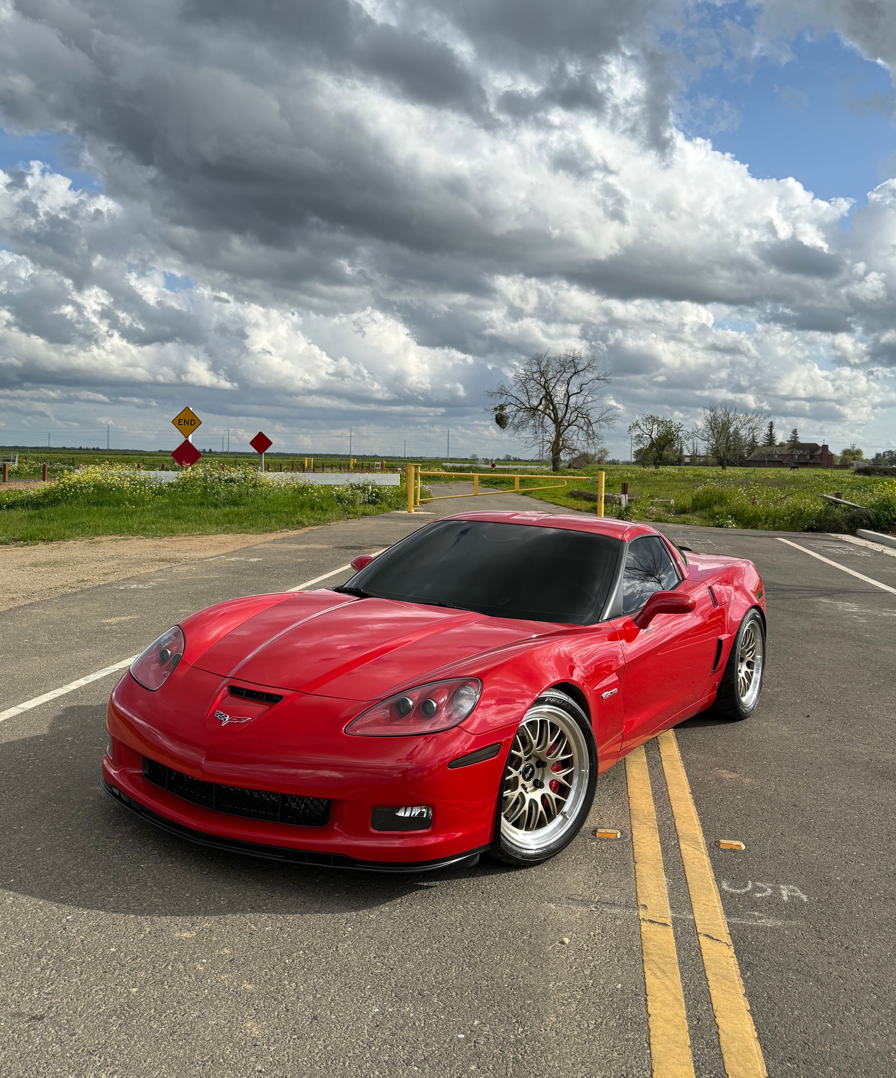 Red Chevrolet C6 Corvette Z06 with 19" ML-10RT Apex wheels in Machined Lip Gloss Motorsport Gold
