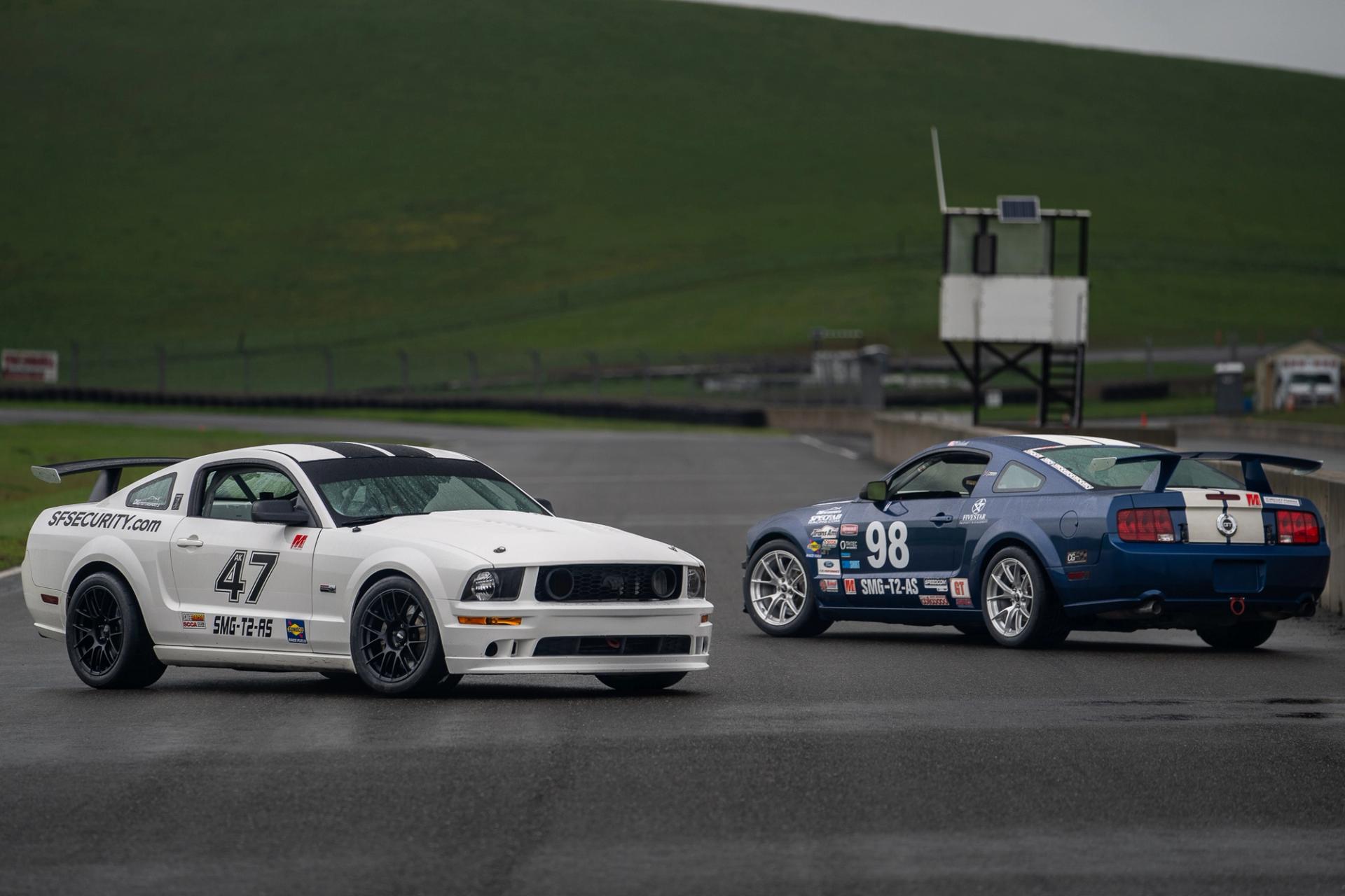 Ford S197 Mustang GT with 18