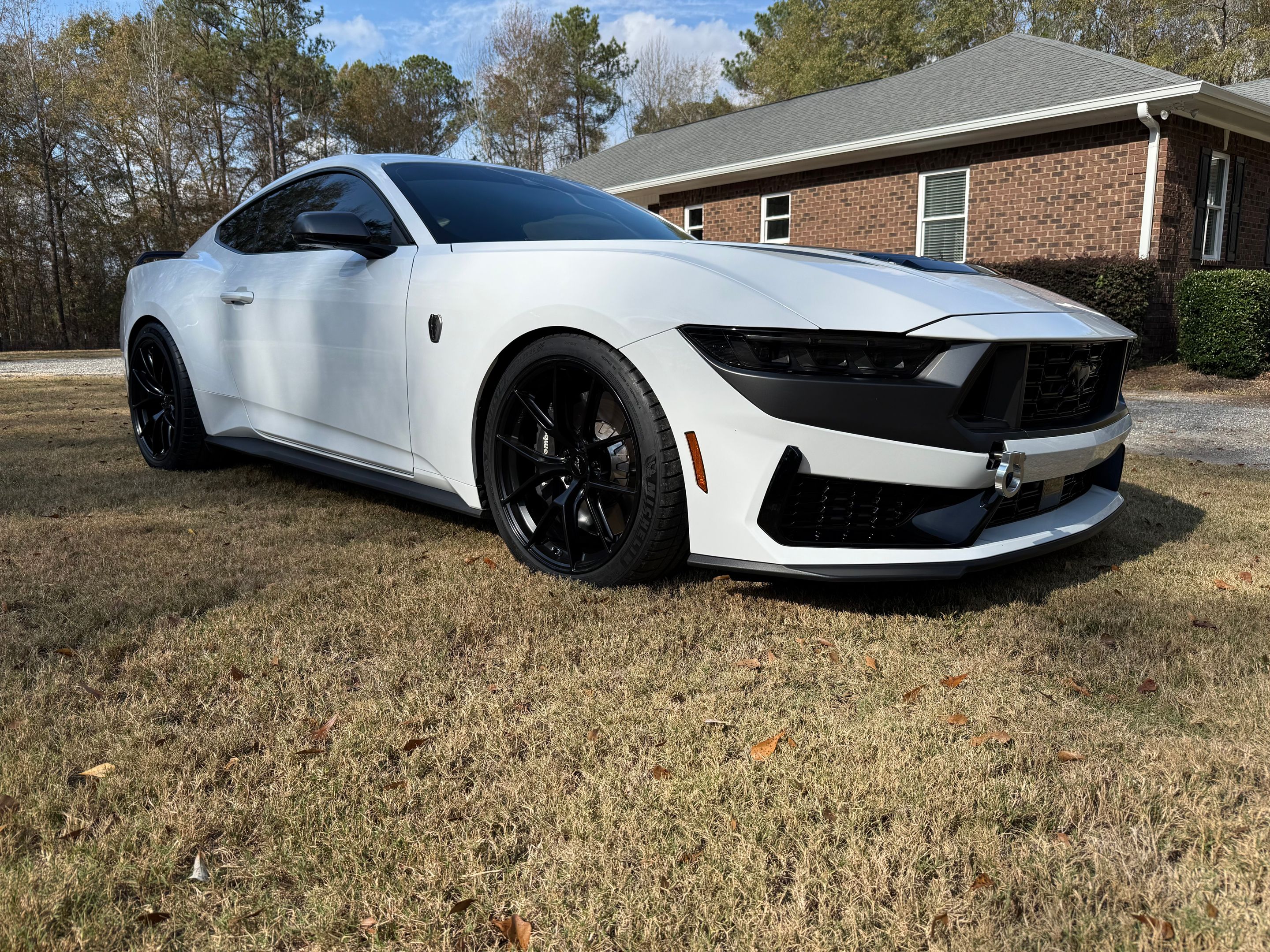 White Ford S650 Mustang Dark Horse with 20" VS-5RS Apex wheels in Satin Black