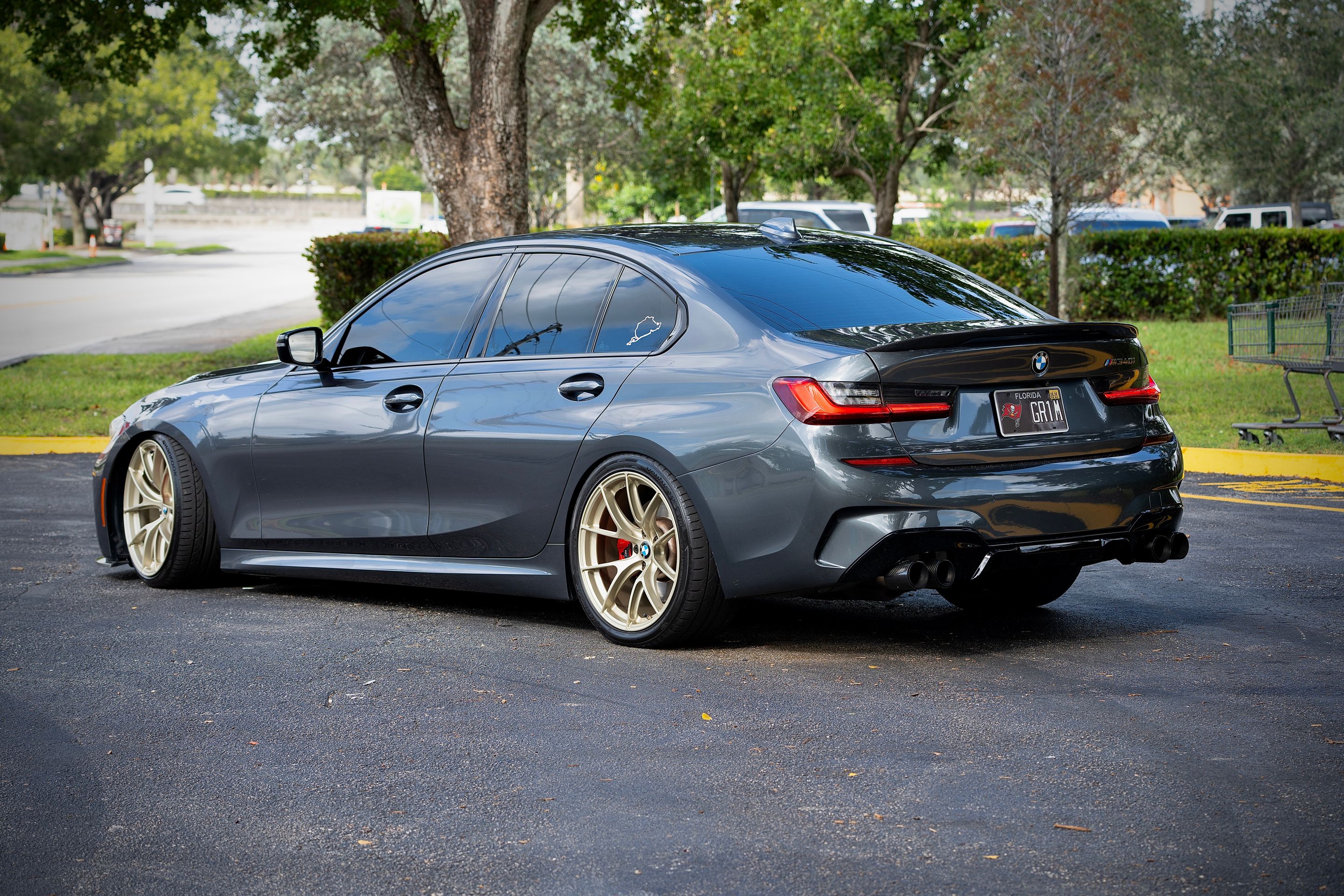 Grey BMW G20 Sedan 3 Series with 19" VS-5RS Apex wheels in Motorsport Gold