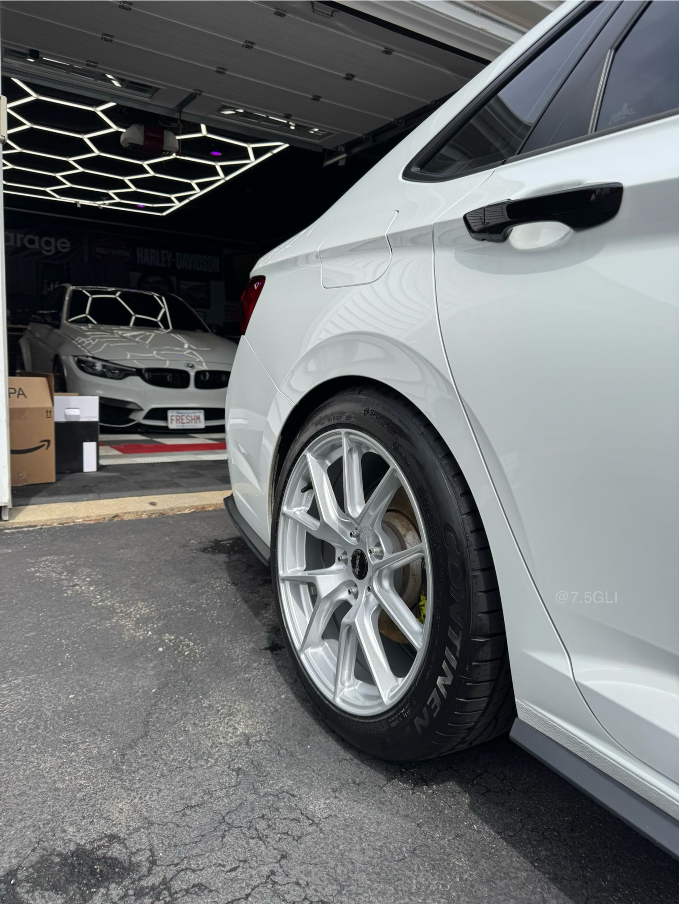White VW MK7 GLI with 18" VS-5 Apex wheels in Race Silver