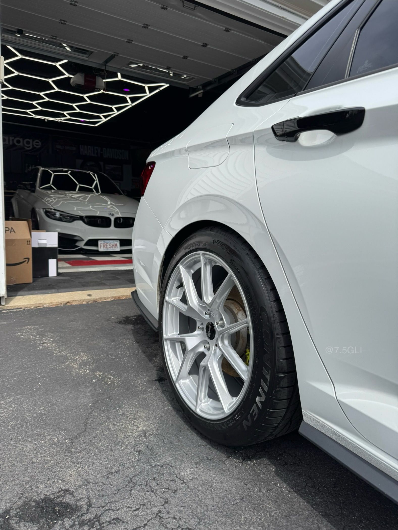 White VW MK7 GLI with 18" VS-5 Apex wheels in Race Silver