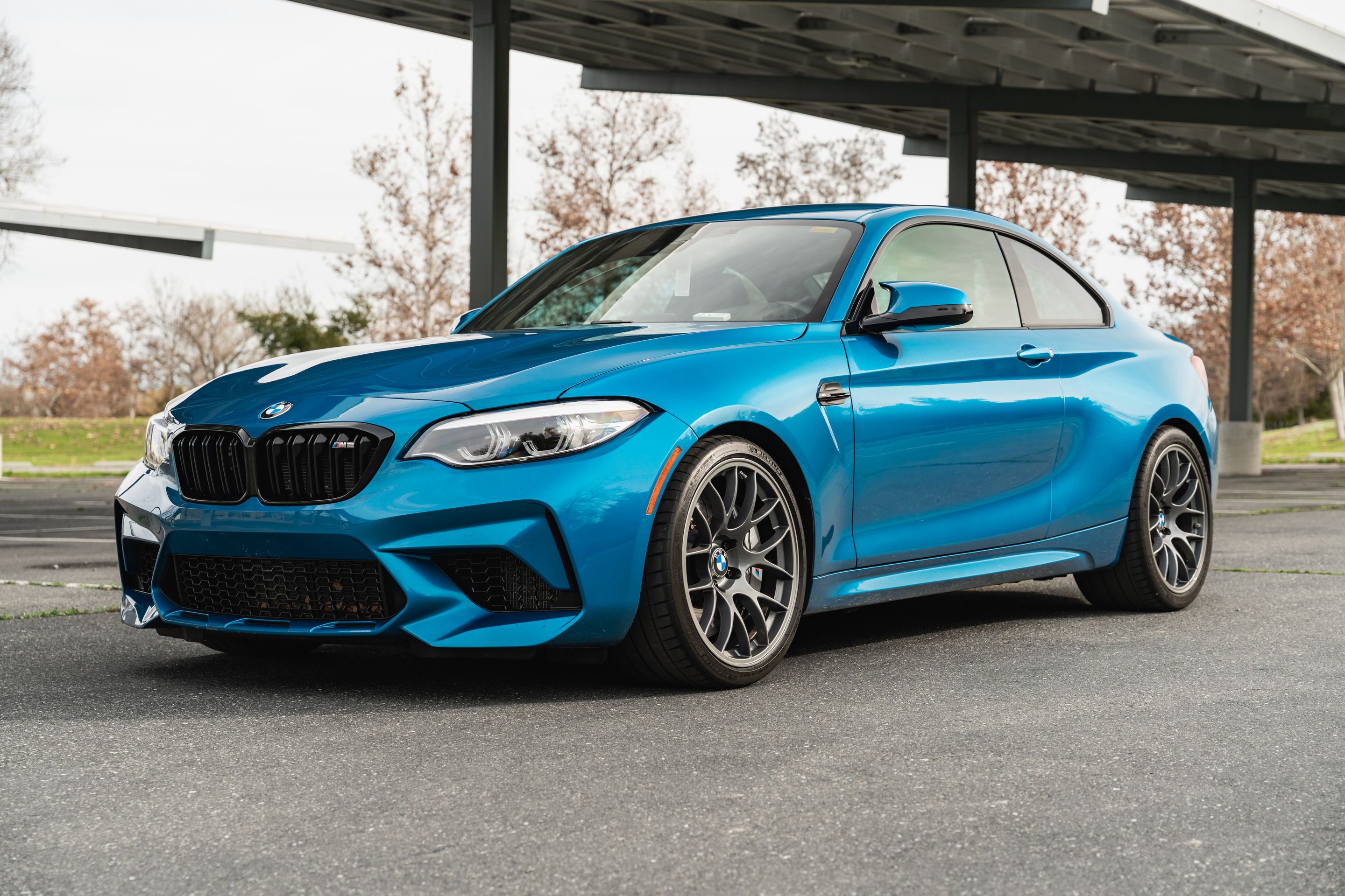 Blue BMW F87 M2 with 19" EC-7 Apex wheels in Anthracite