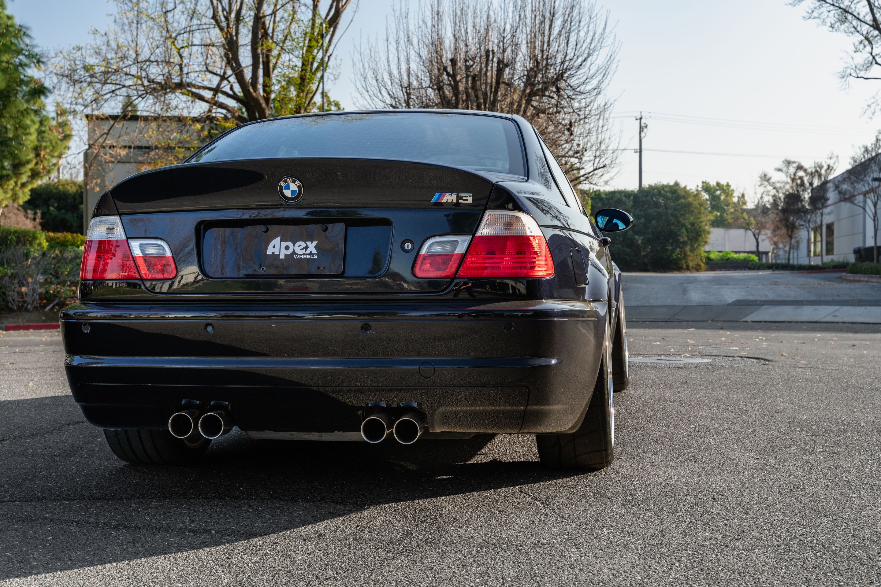 Black BMW E46 M3 with 18" ML-10RT Apex wheels in Machined Lip Anthracite