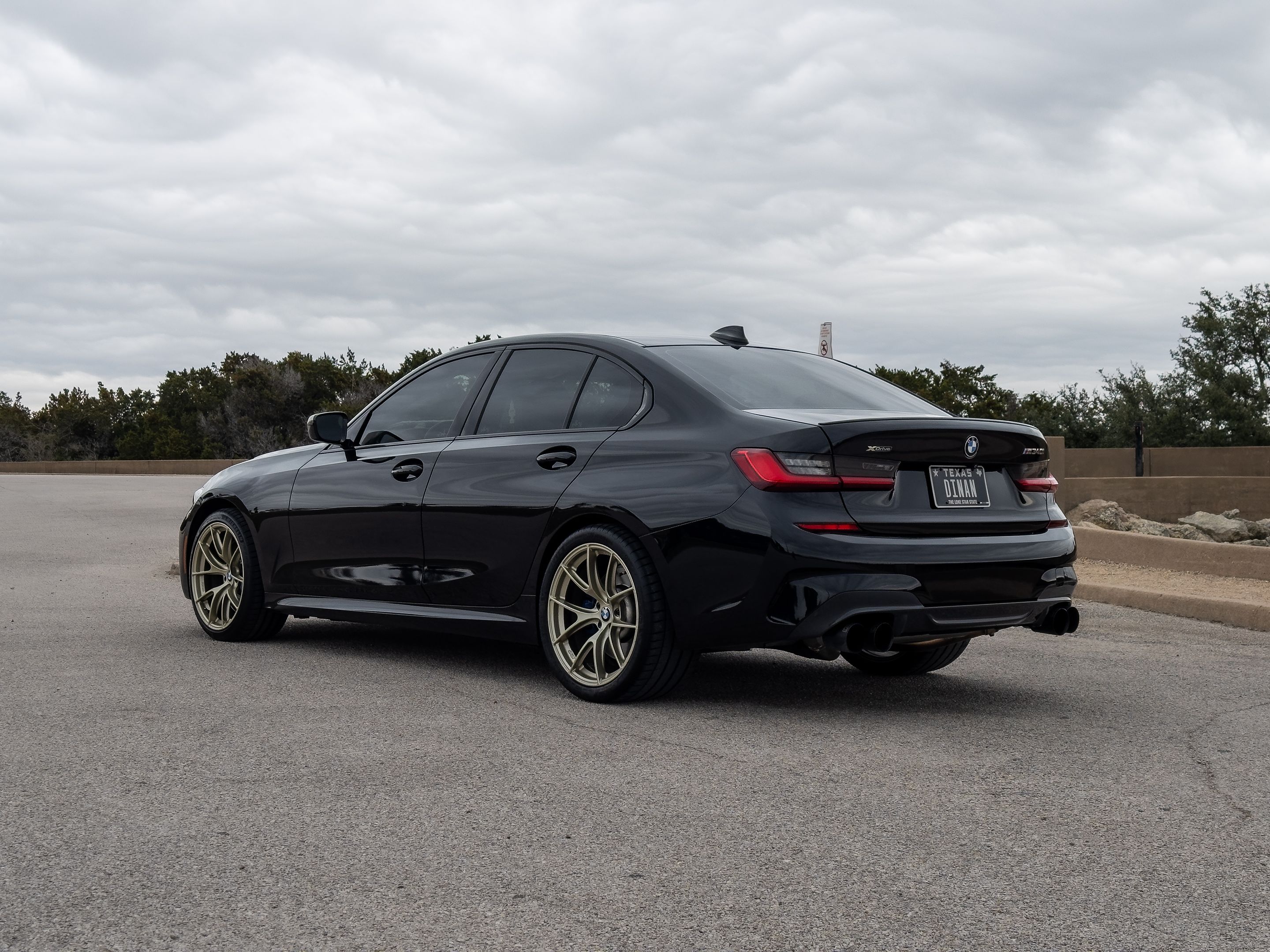 Grey BMW G20 Sedan 3 Series with 19" VS-5RS Apex wheels in Motorsport Gold