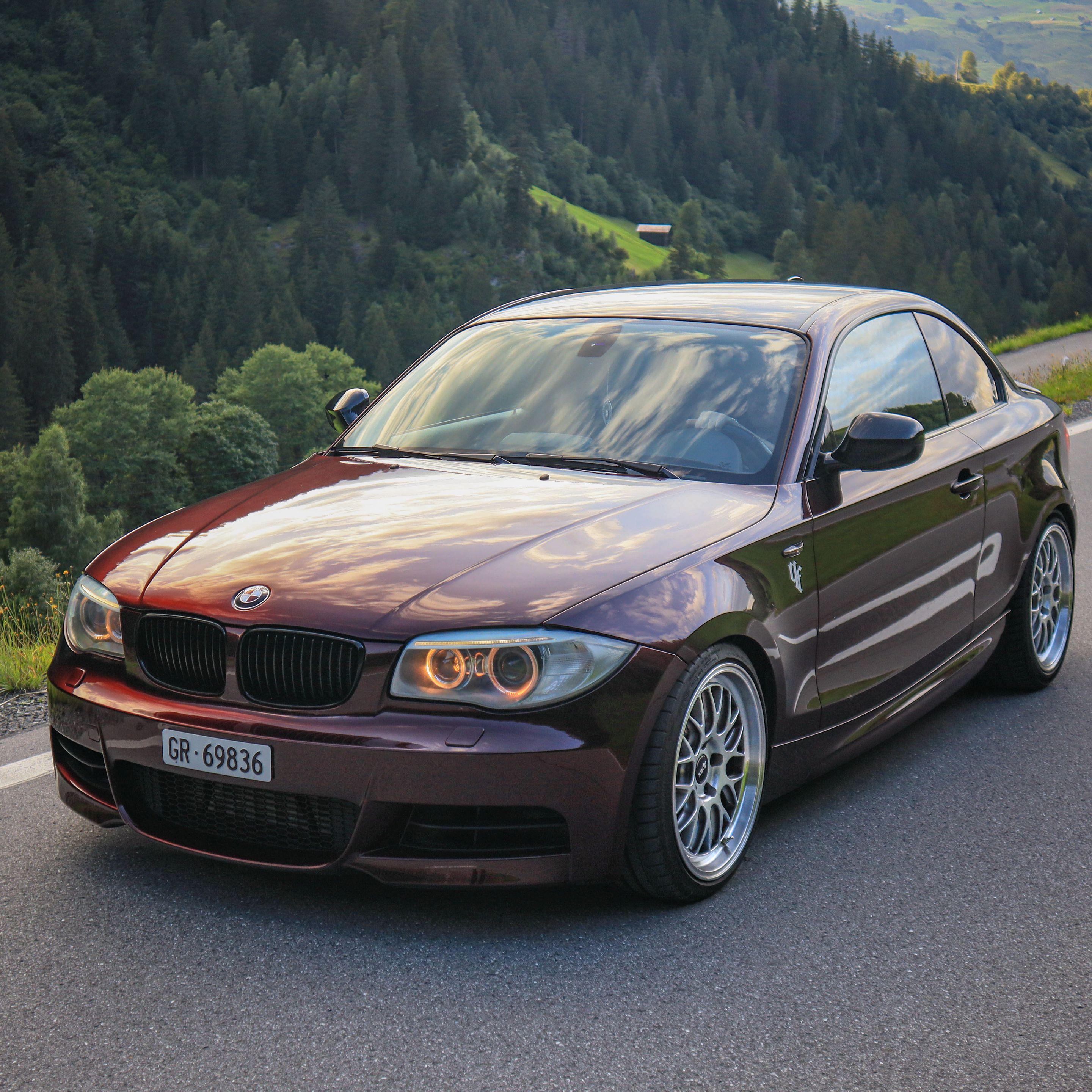 Red BMW E82 Coupe 1 Series with 18" ML-10RT Apex wheels in Machined Lip Race Silver