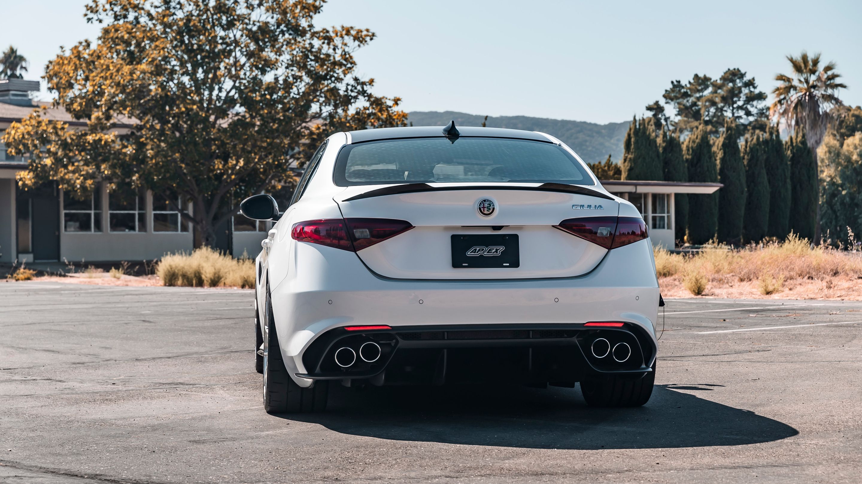 White Alfa Romeo Giulia Quadrifoglio with 19" VS-5RS Apex wheels in Brushed Clear