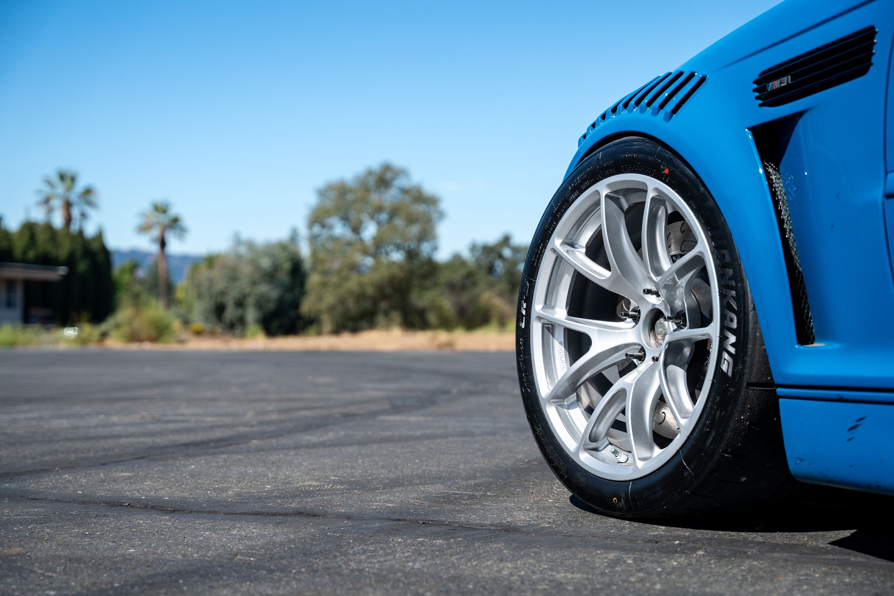 Blue BMW E46 M3 with 18" VS-5RE Apex wheels in Race Silver
