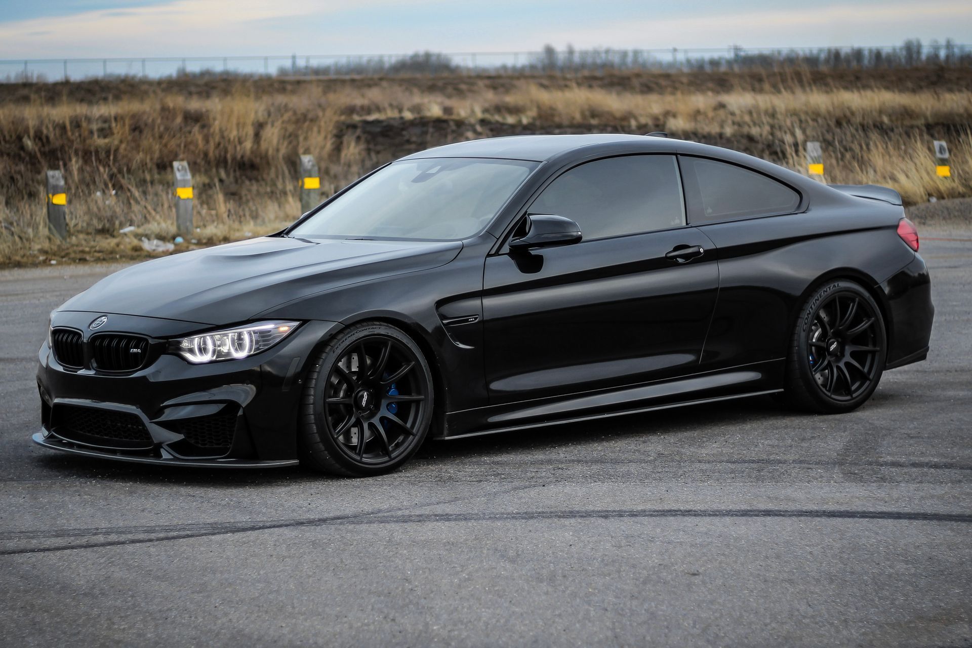 BMW F82 Coupe M4 with 19