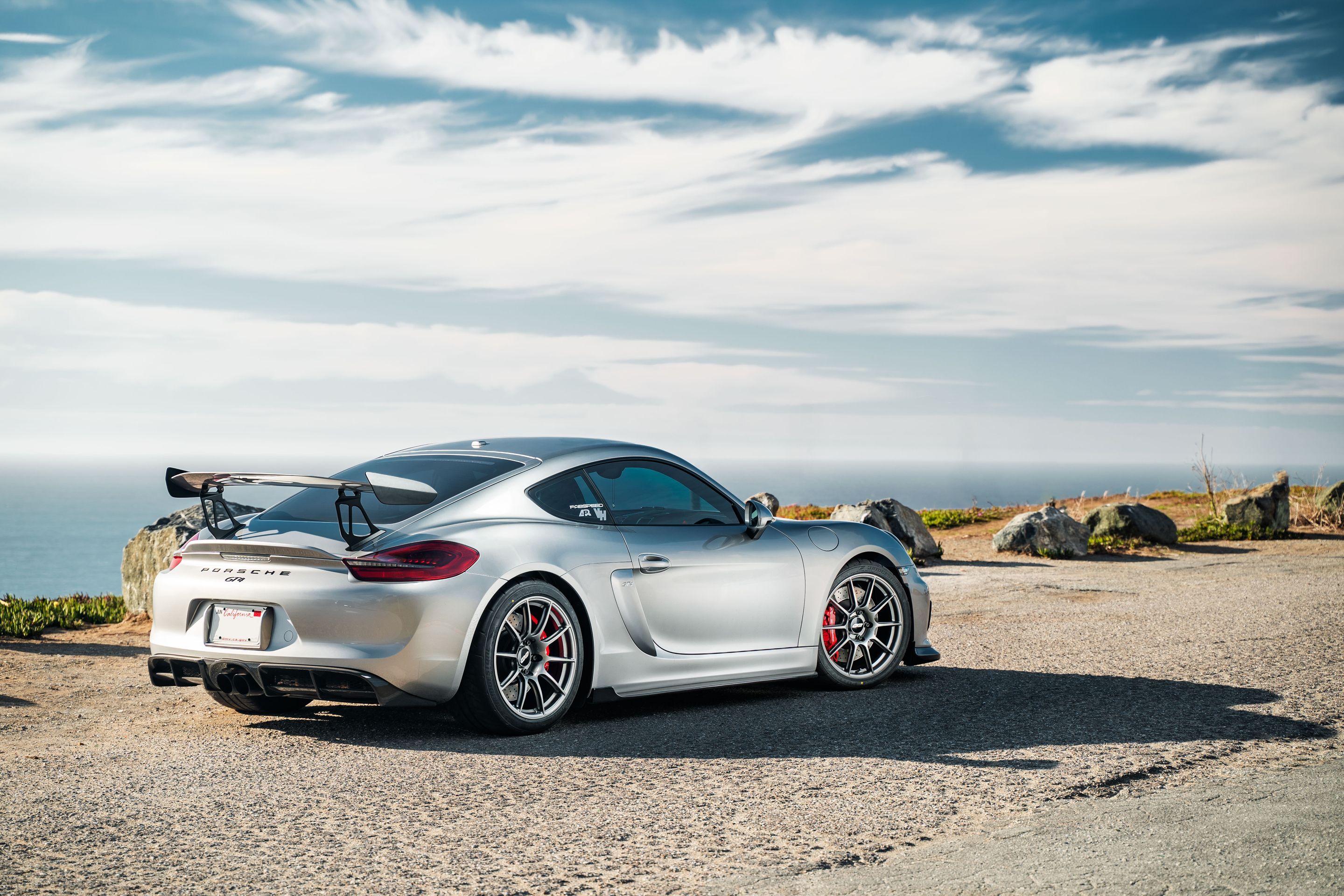 Silver Porsche 981 Cayman GT4 with 19" SM-10 Apex wheels in Anthracite