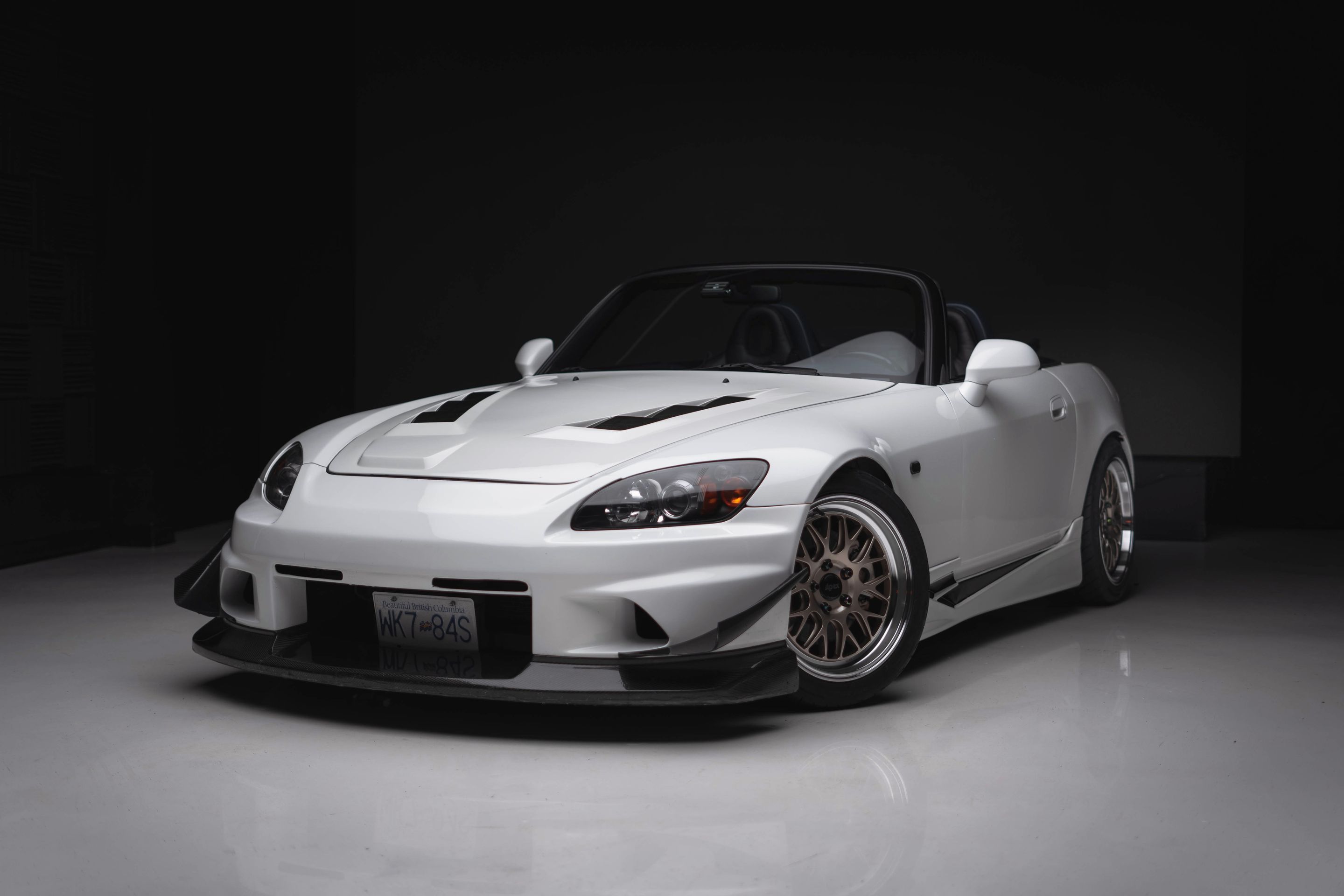 White Honda S2000 with 17" ML-10RT Apex wheels in Machined Lip Gloss Motorsport Gold