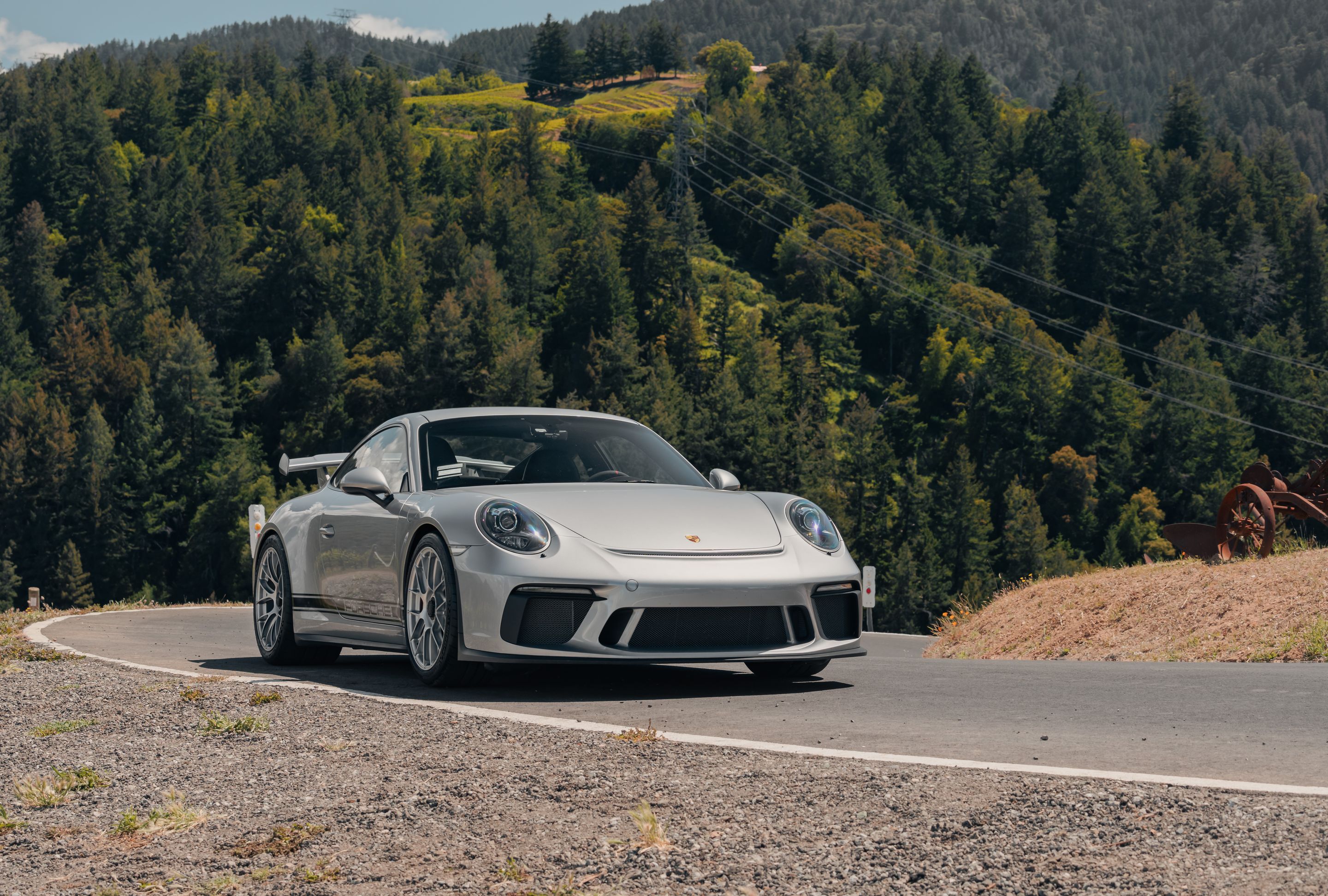 Silver Porsche 911 991.2 GT3 with 19" EC-7RS Apex wheels in Race Silver