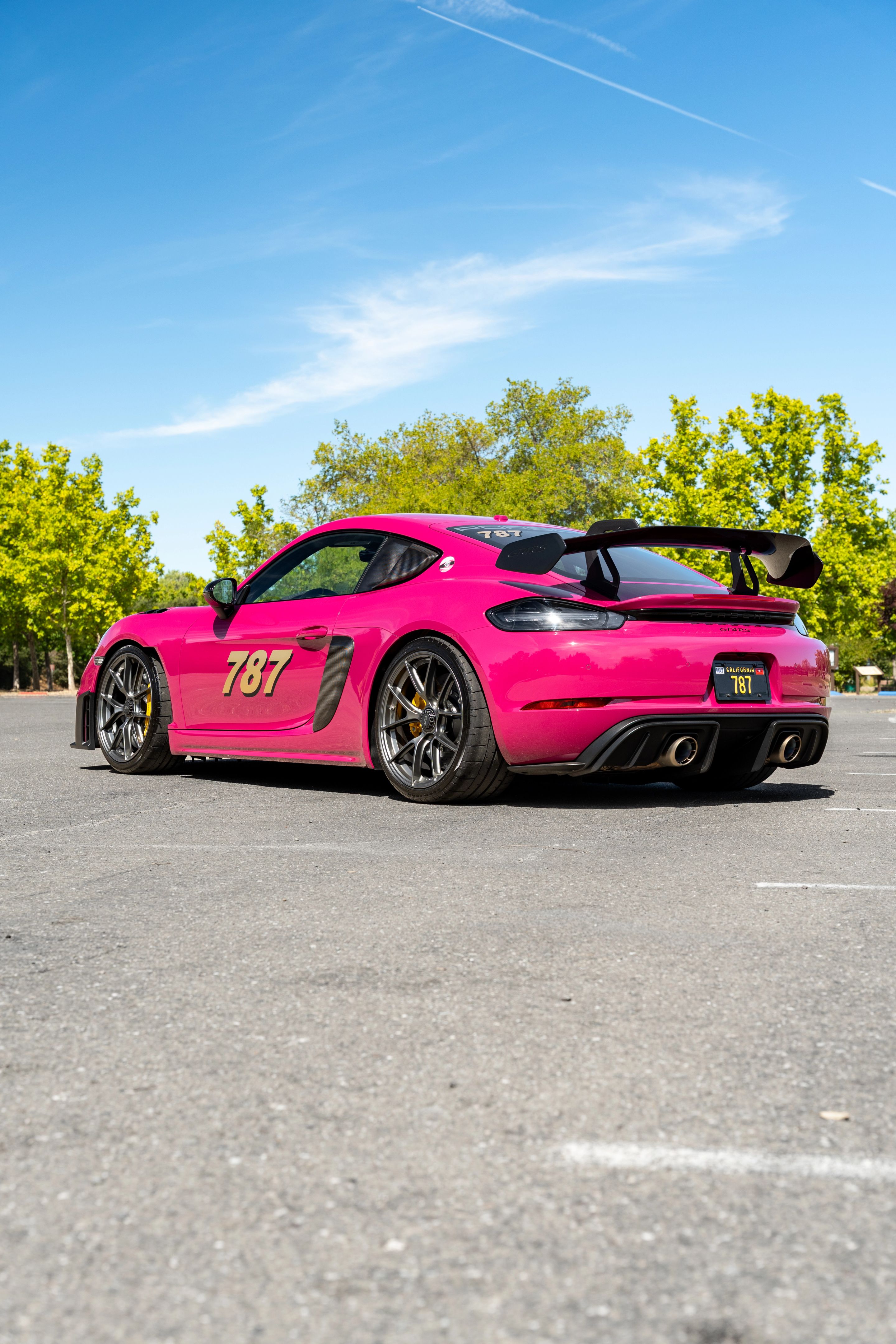 Pink Porsche 718 Cayman GT4 RS with 20" VS-5RS Apex wheels in Anthracite