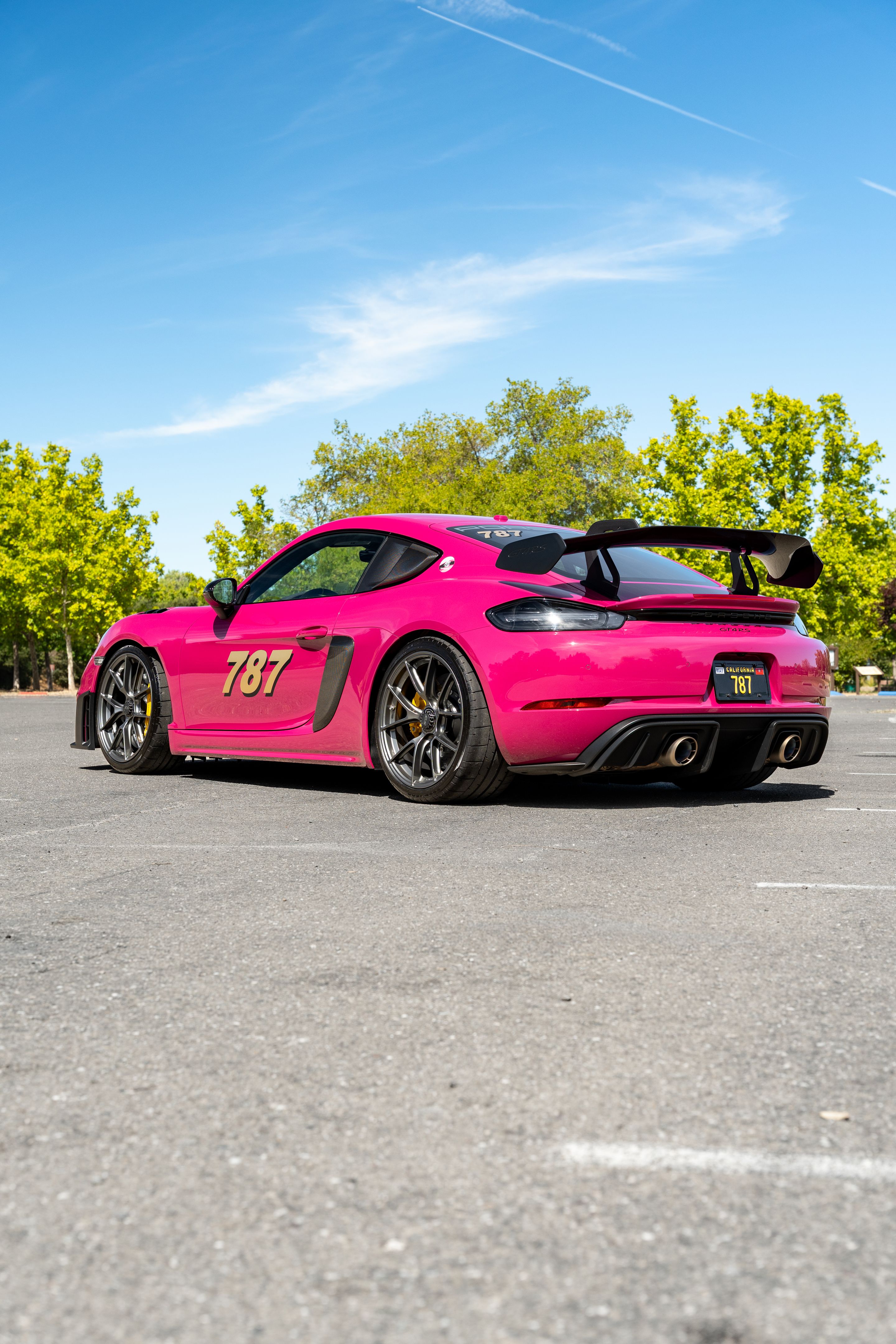 Pink Porsche 718 Cayman GT4 RS with 20" VS-5RS Apex wheels in Anthracite