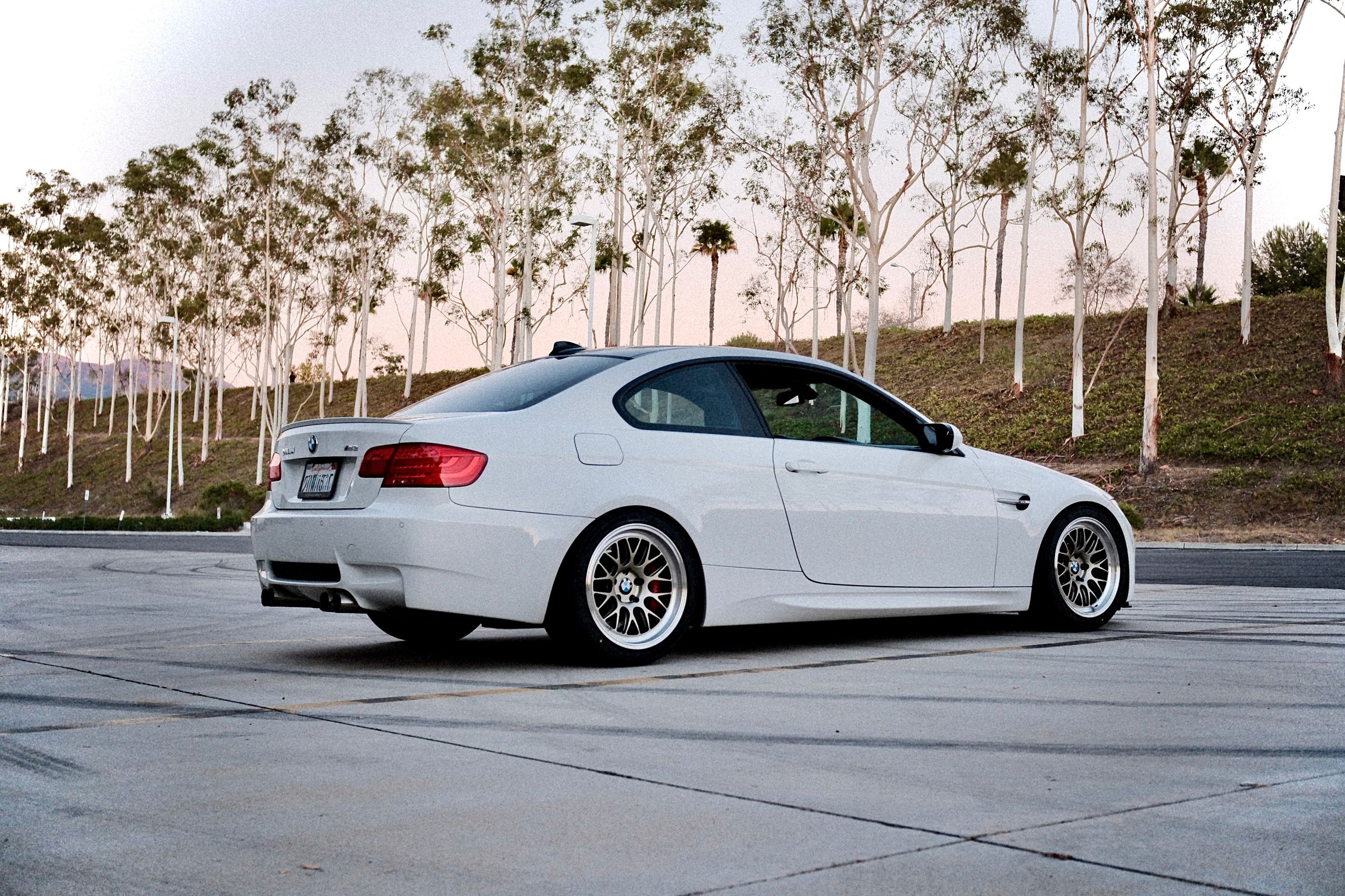 White BMW E92 Coupe M3 with 18" ML-10RT Apex wheels in Machined Lip Gloss Motorsport Gold