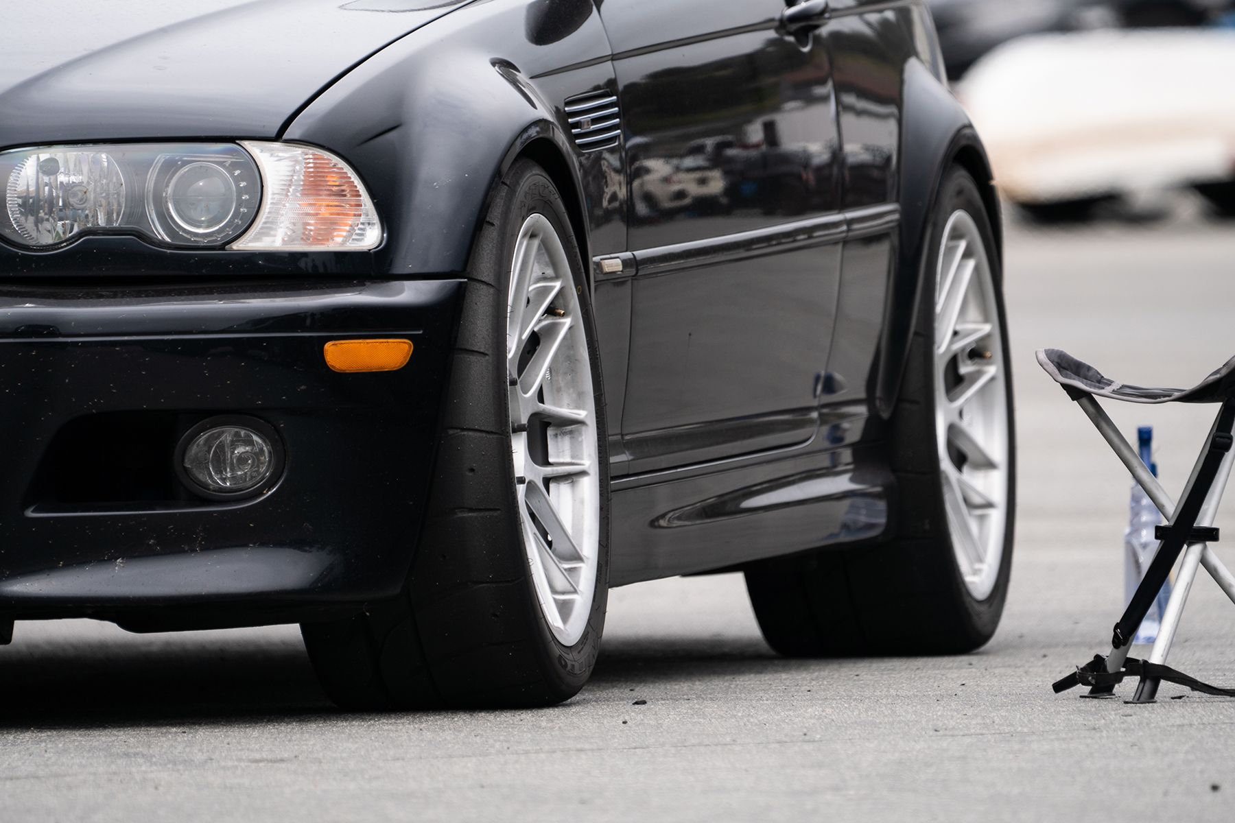 White Porsche 911 996 GT2 with 20" FL-5 Apex wheels in Brushed Clear
