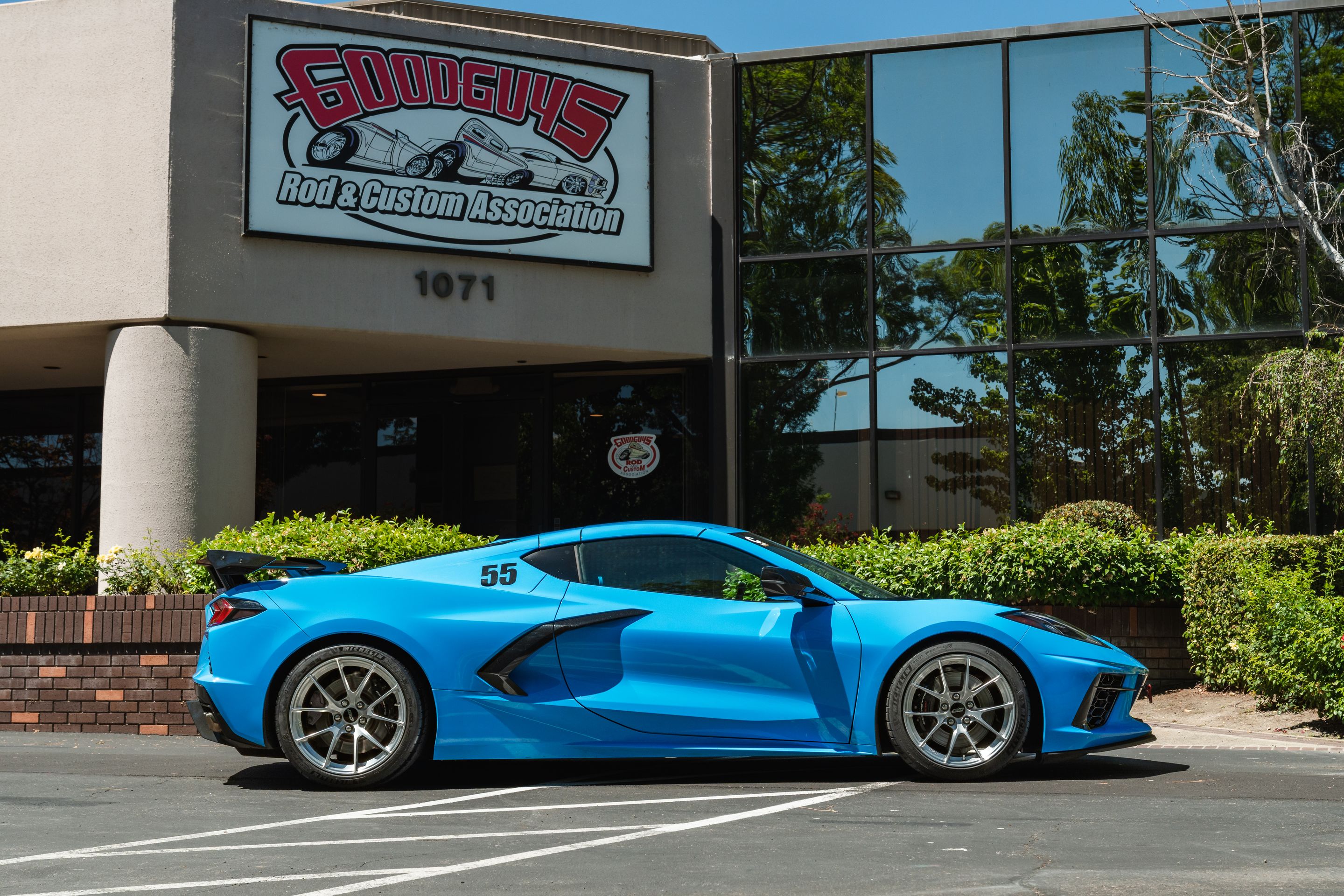 Blue Chevrolet C8 Corvette Stingray/Z51 with 18"/19" VS-5RS Apex wheels in Brushed Clear