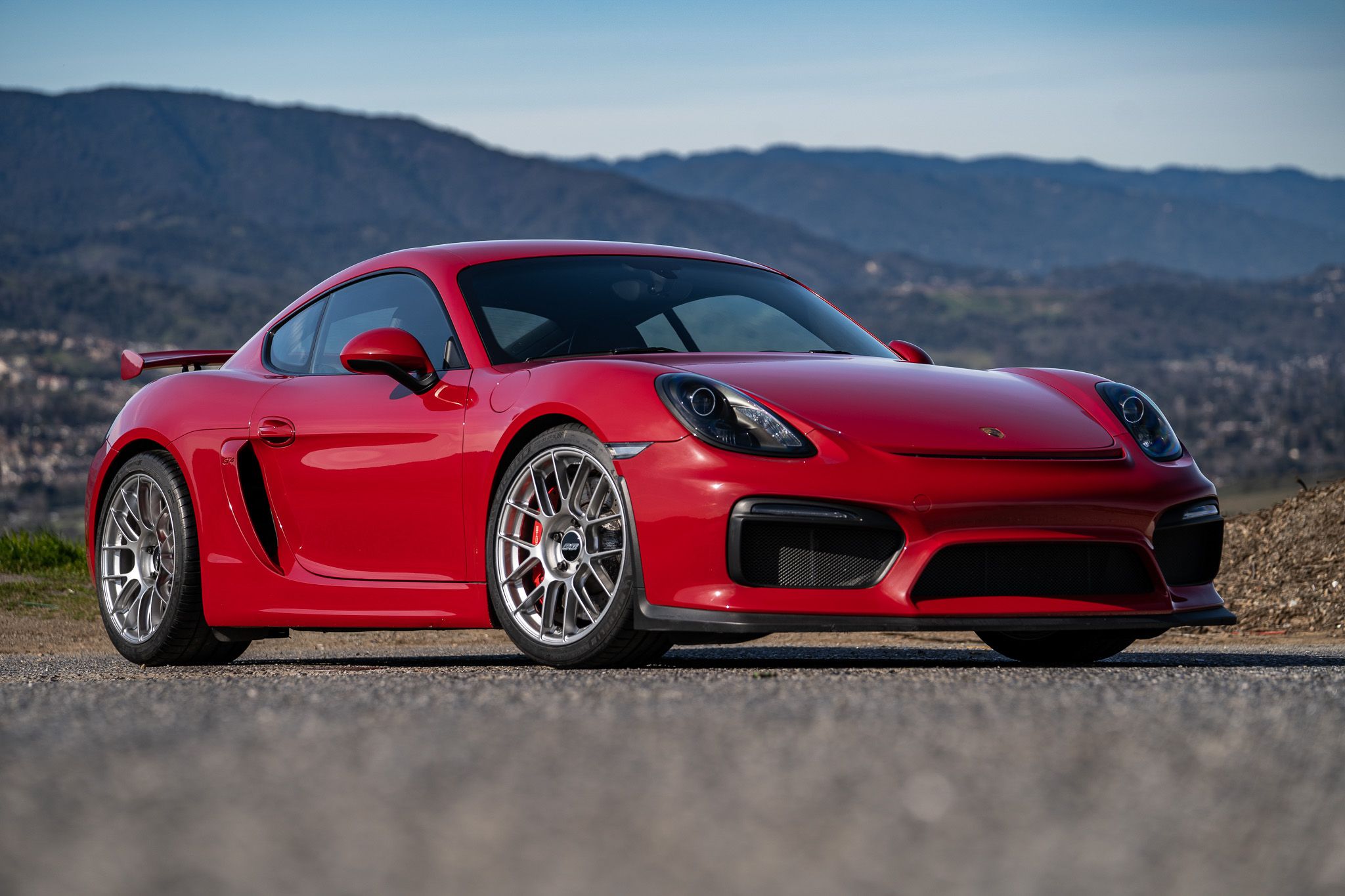 Red Porsche 981 Cayman GT4 with 19" EC-7RS Apex wheels in Race Silver