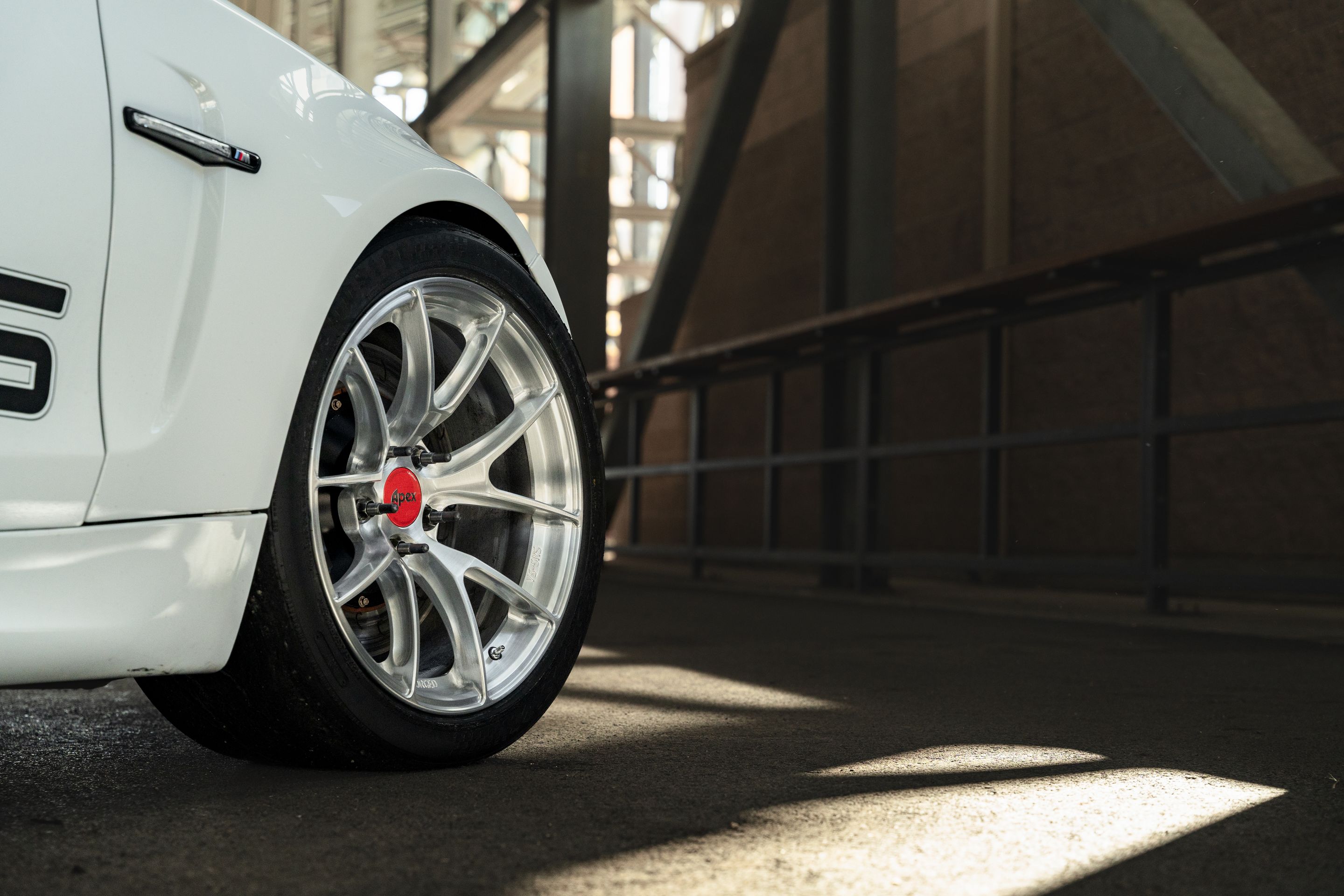 White BMW E82 1M with 18" VS-5RS Apex wheels in Brushed Clear