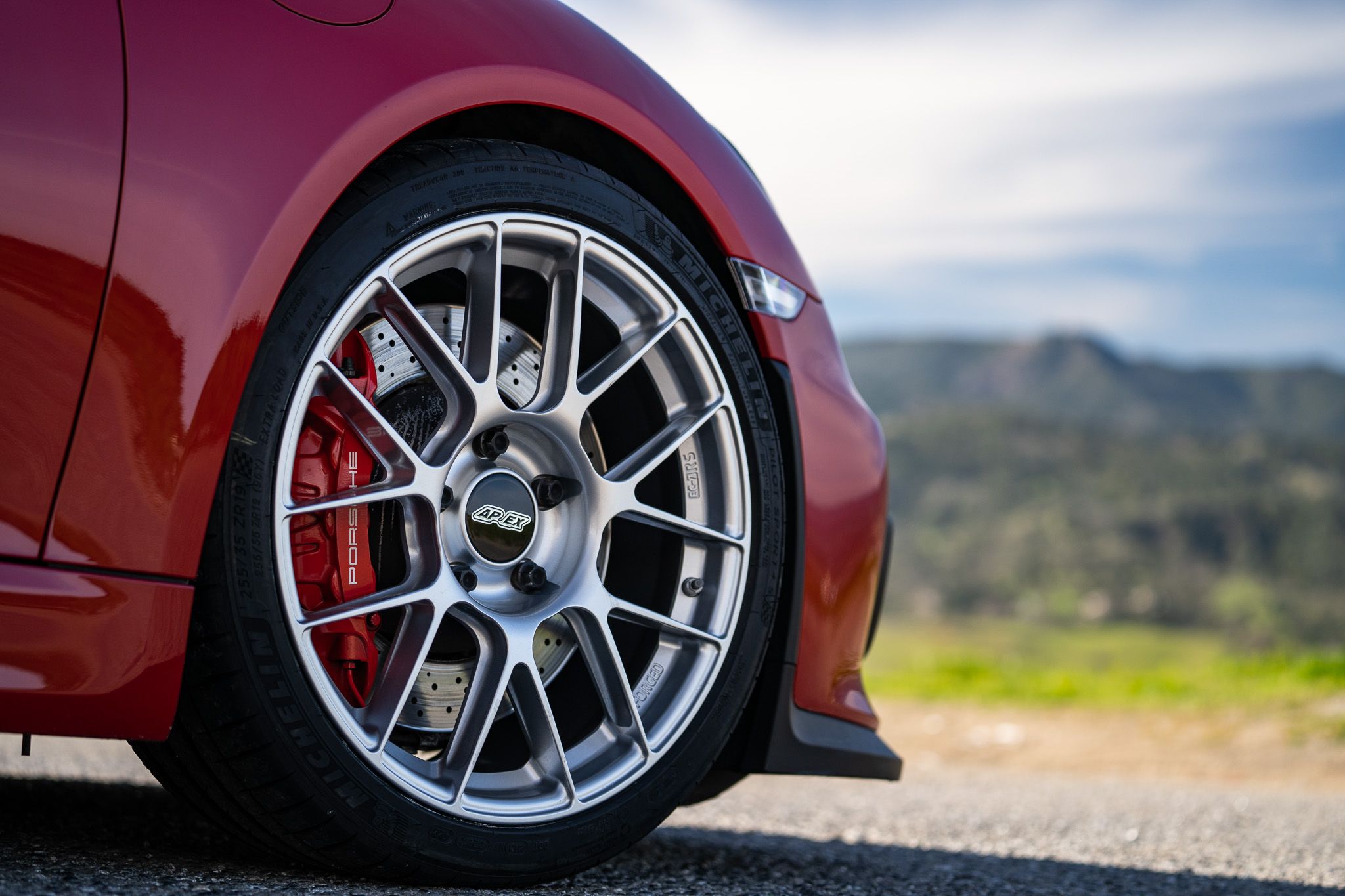 Red Porsche 981 Cayman GT4 with 19" EC-7RS Apex wheels in Race Silver