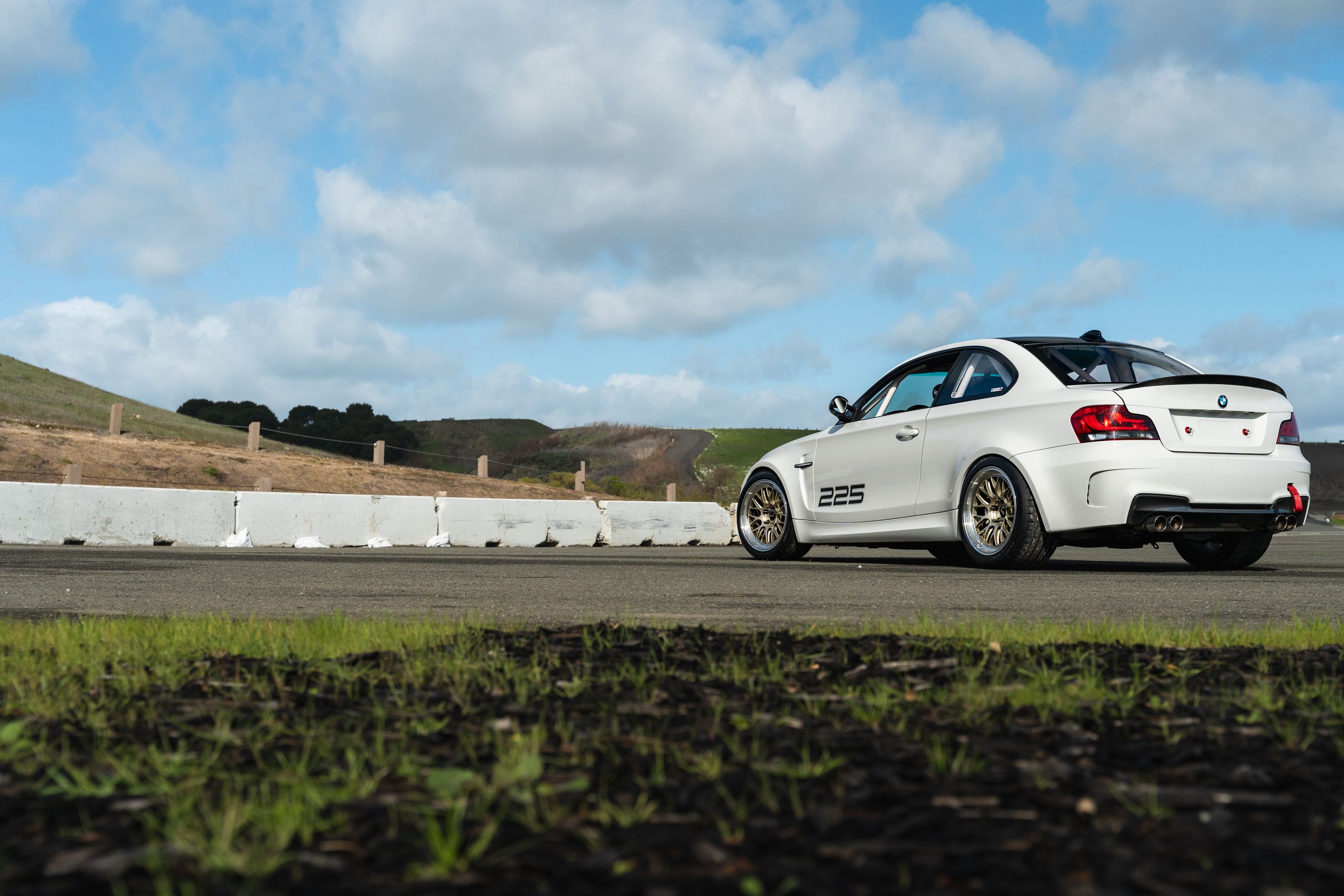 White BMW E82 1M with 18" ML-10RT Apex wheels in Machined Lip Gloss Motorsport Gold