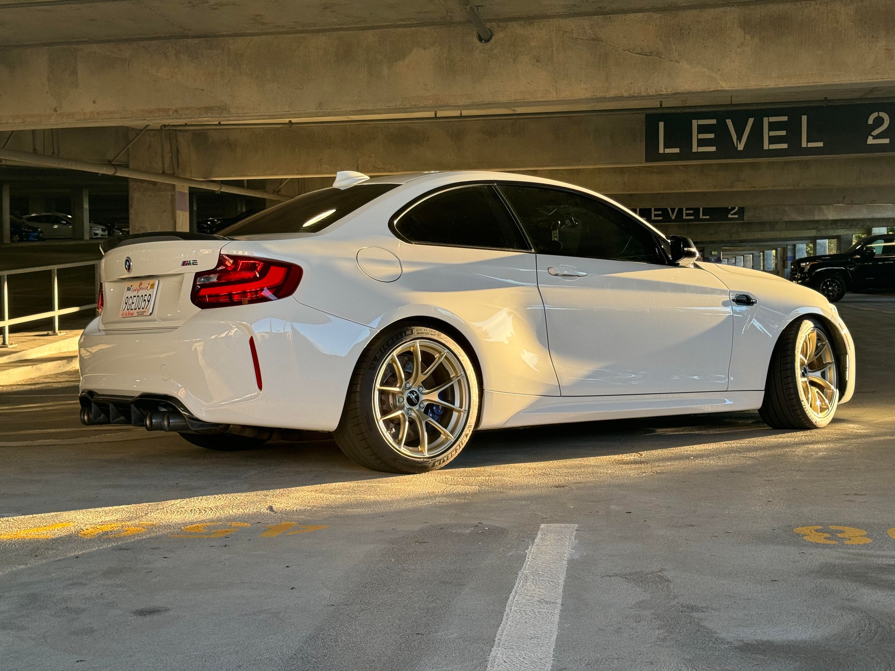 White BMW F87 M2 with 18" VS-5RS Apex wheels in Motorsport Gold