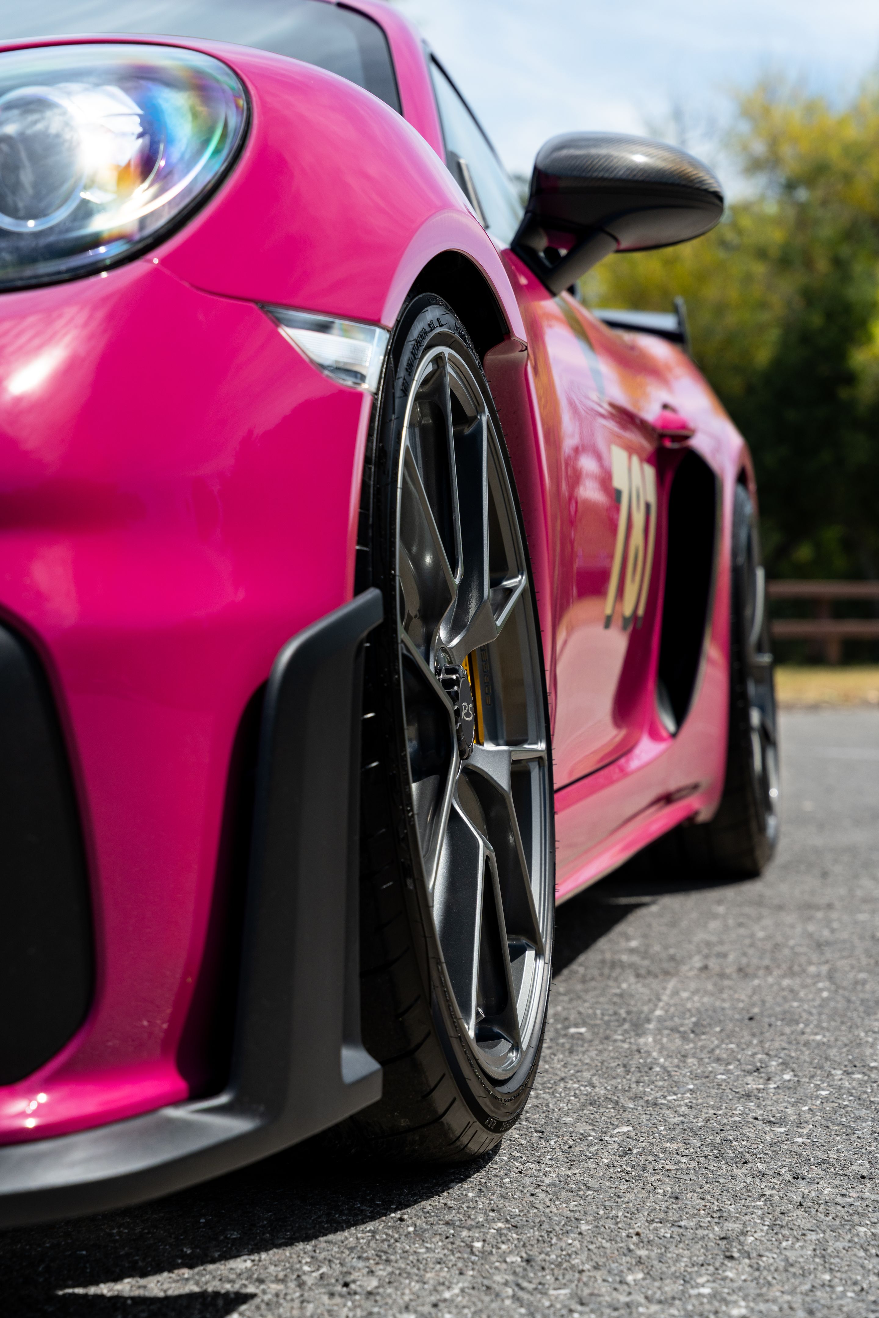 Pink Porsche 718 Cayman GT4 RS with 20" VS-5RS Apex wheels in Anthracite