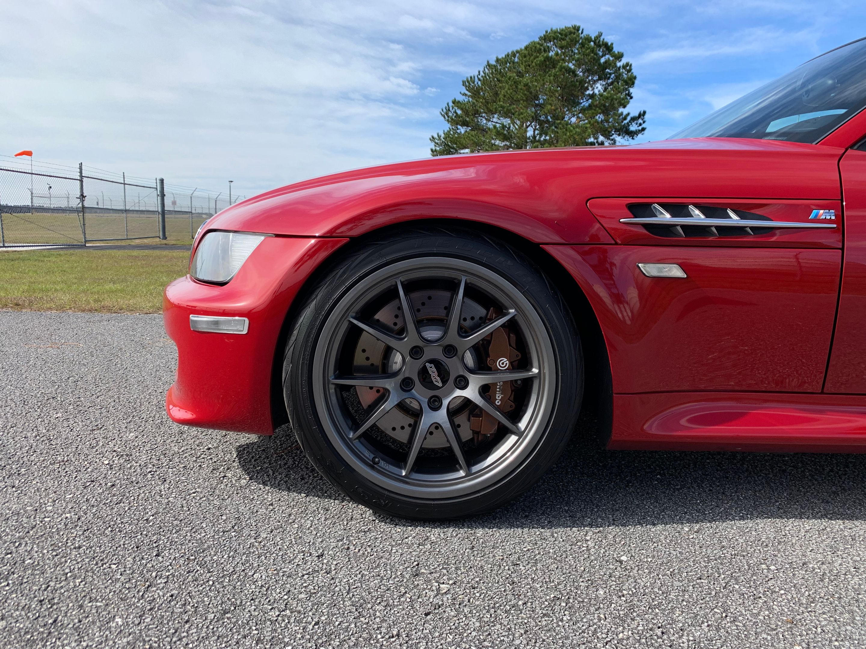 Red BMW E36/8 Coupe Z3 M with 18" FL-5 Apex wheels in Anthracite