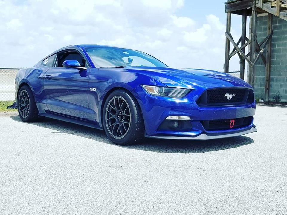 Blue Ford S550 Mustang GT with 18" EC-7 Apex wheels in Anthracite