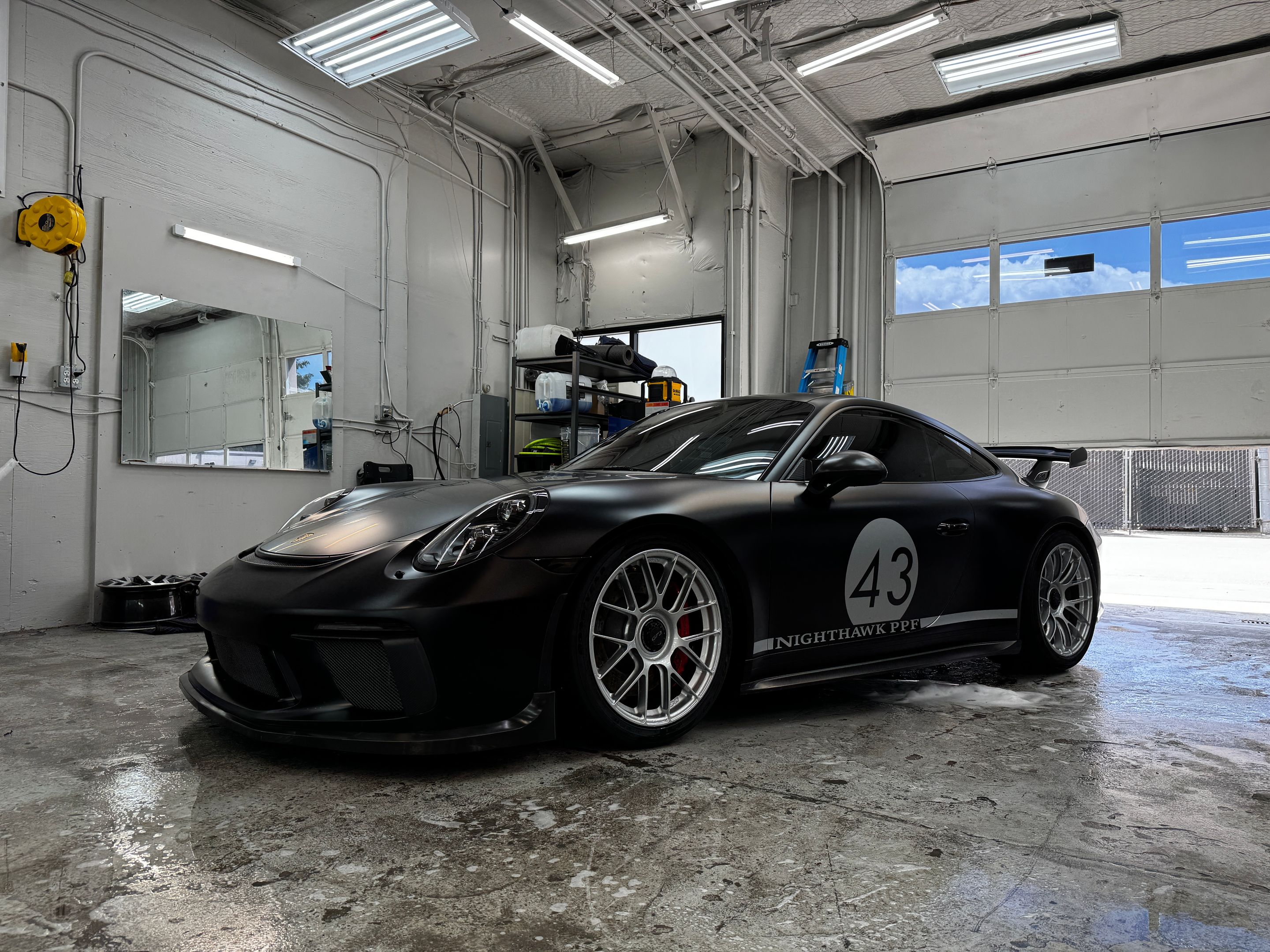 Black Porsche 911 991.2 GT3 with 19" EC-7RS Apex wheels in Race Silver