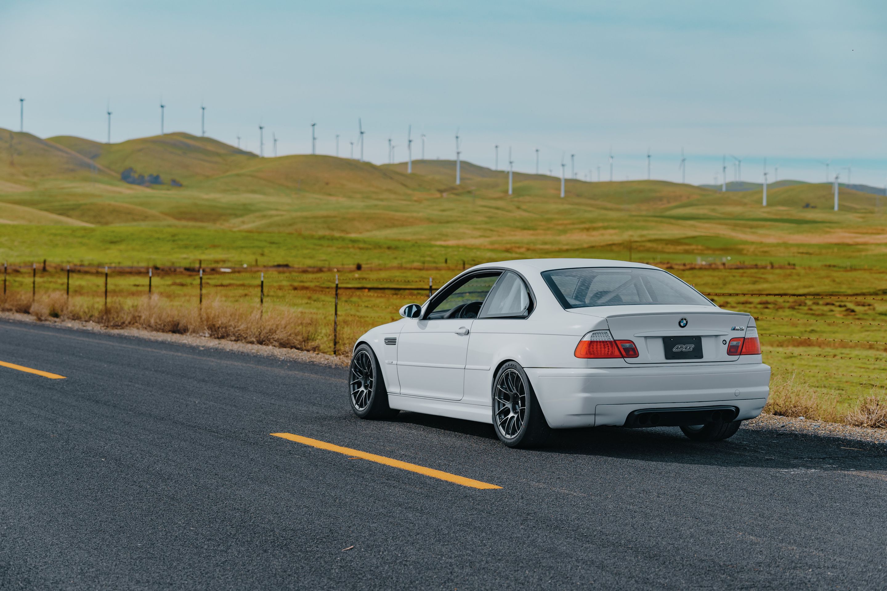 White BMW E46 M3 with 18" EC-7RS Apex wheels in Anthracite