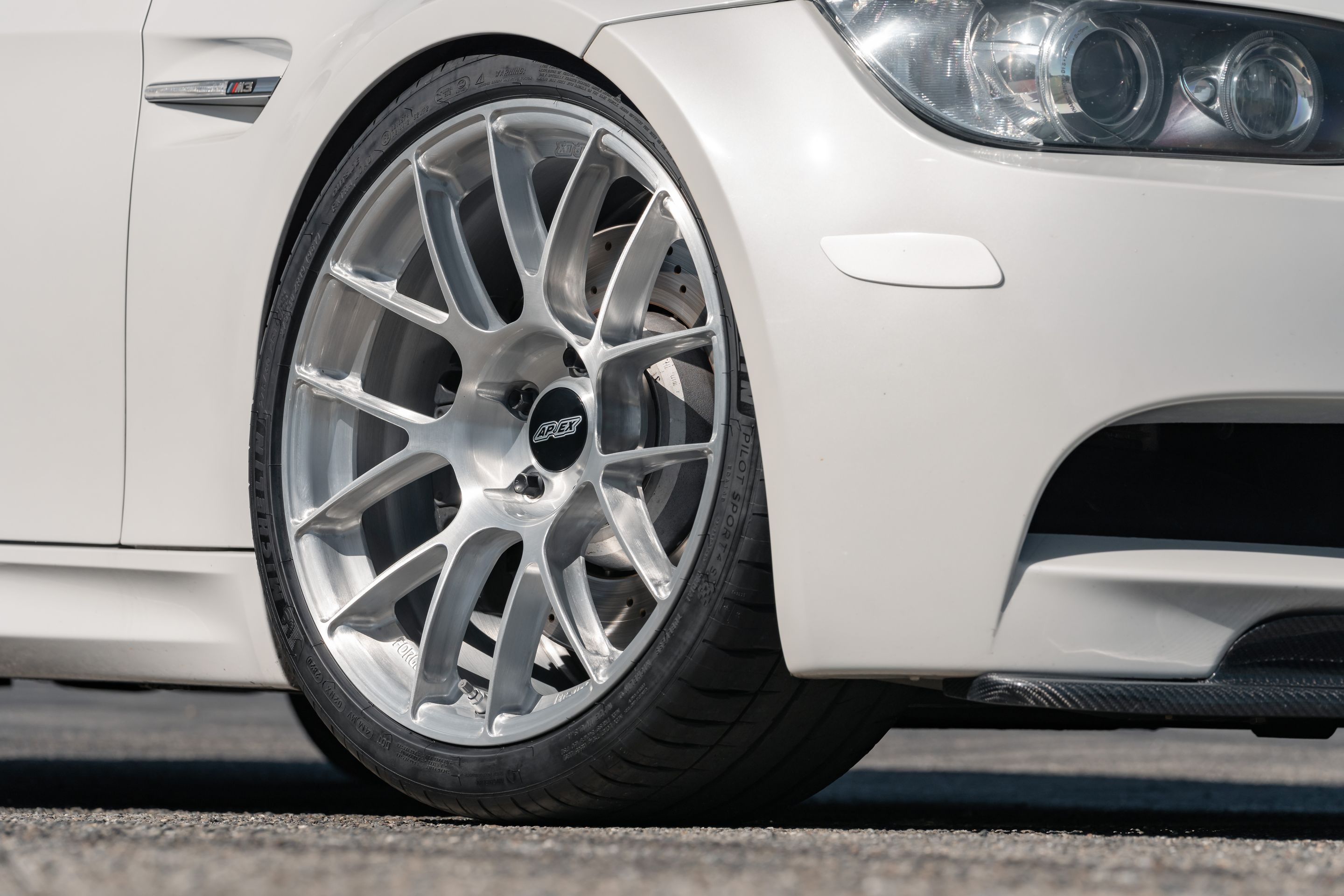 White BMW E92 Coupe M3 with 19" EC-7RS Apex wheels in Brushed Clear