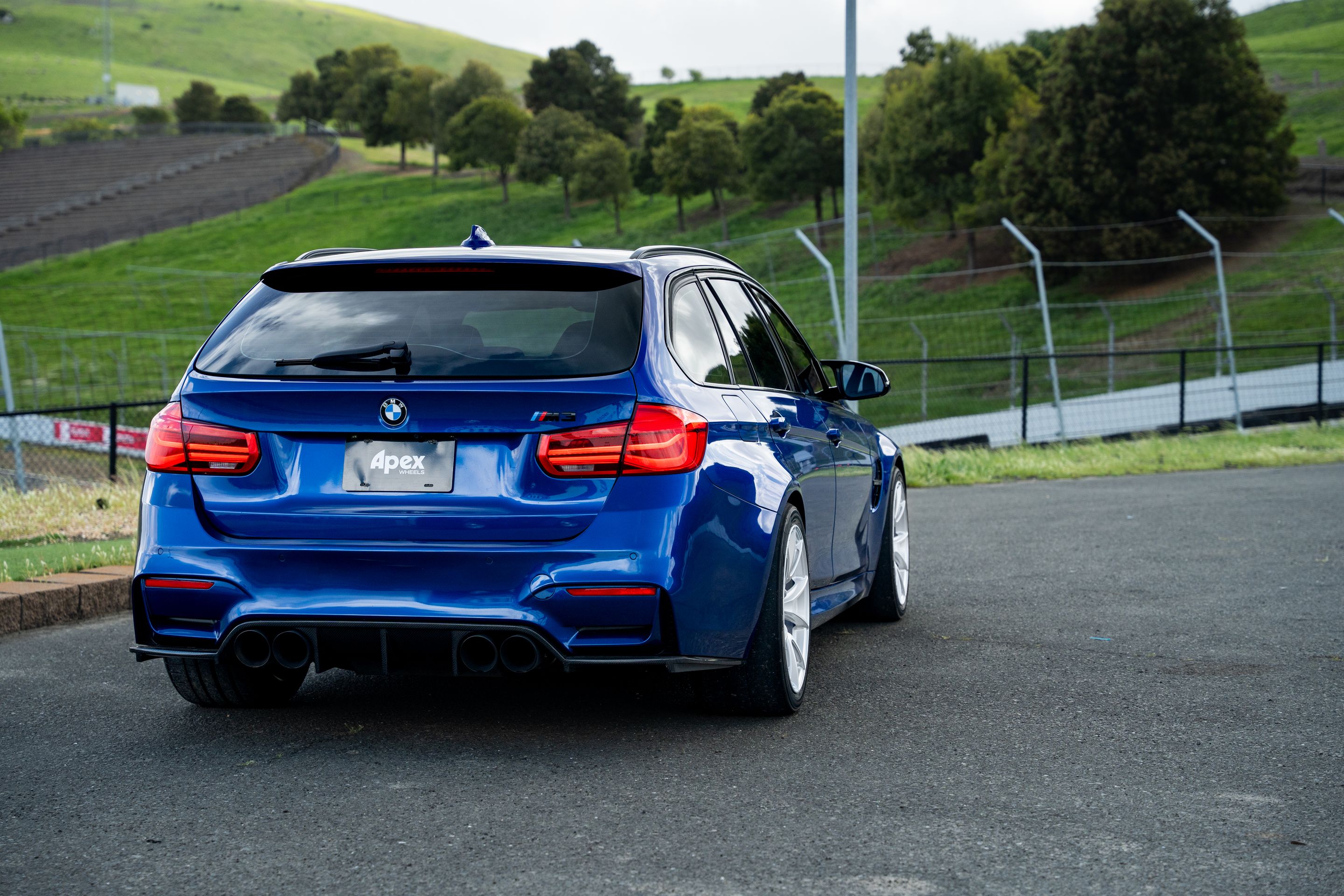 Blue BMW F80 M3 with 18" VS-5 Apex wheels in Race Silver