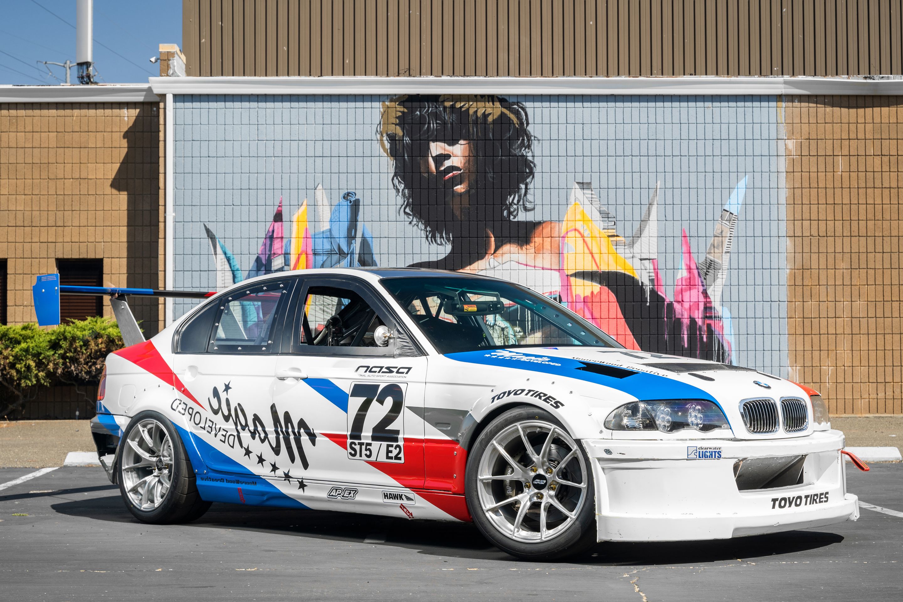 White BMW E46 3 Series with 18" VS-5RS Apex wheels in Brushed Clear