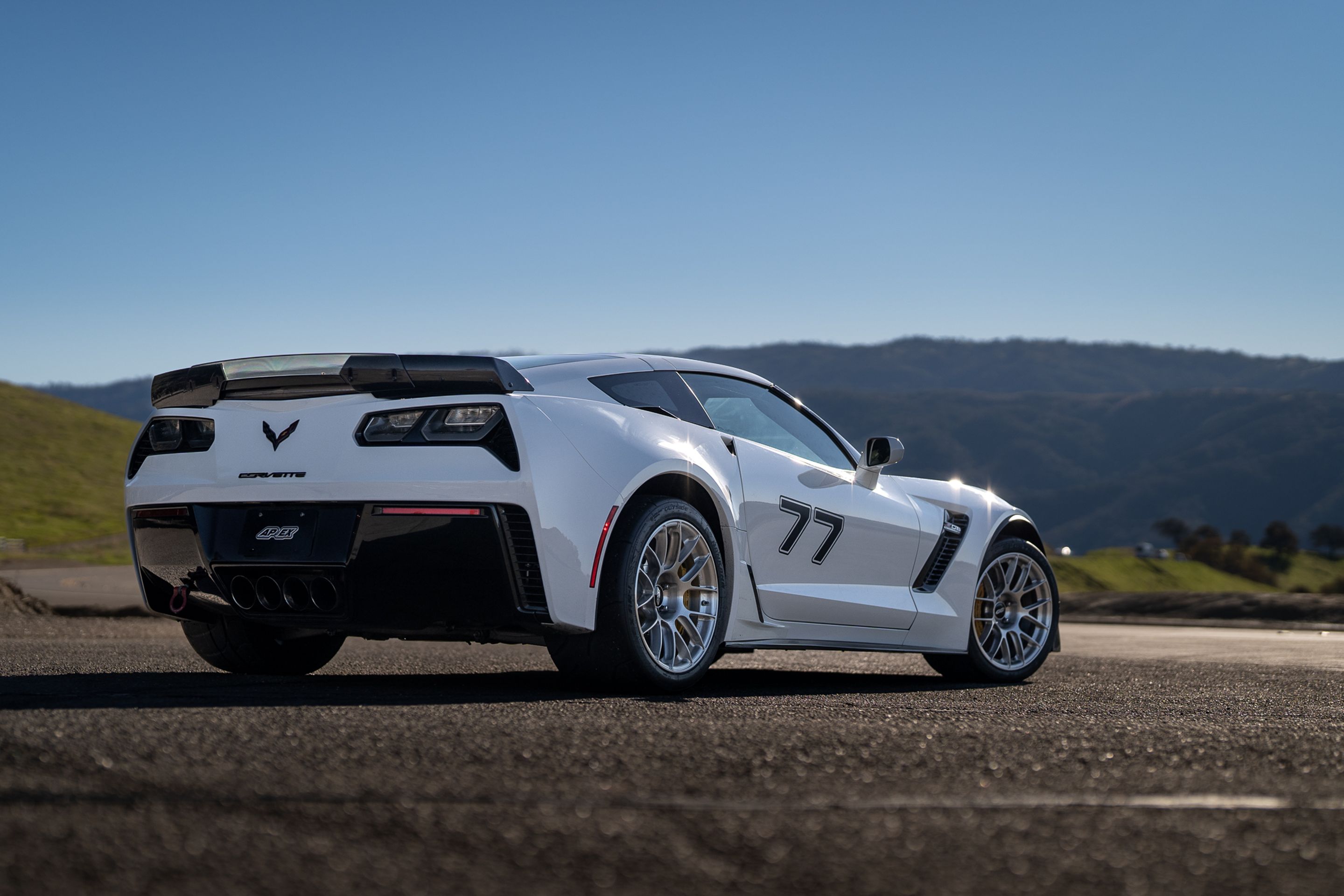 White Chevrolet C7 Corvette Z06 with 18" EC-7RS Apex wheels in Brushed Clear