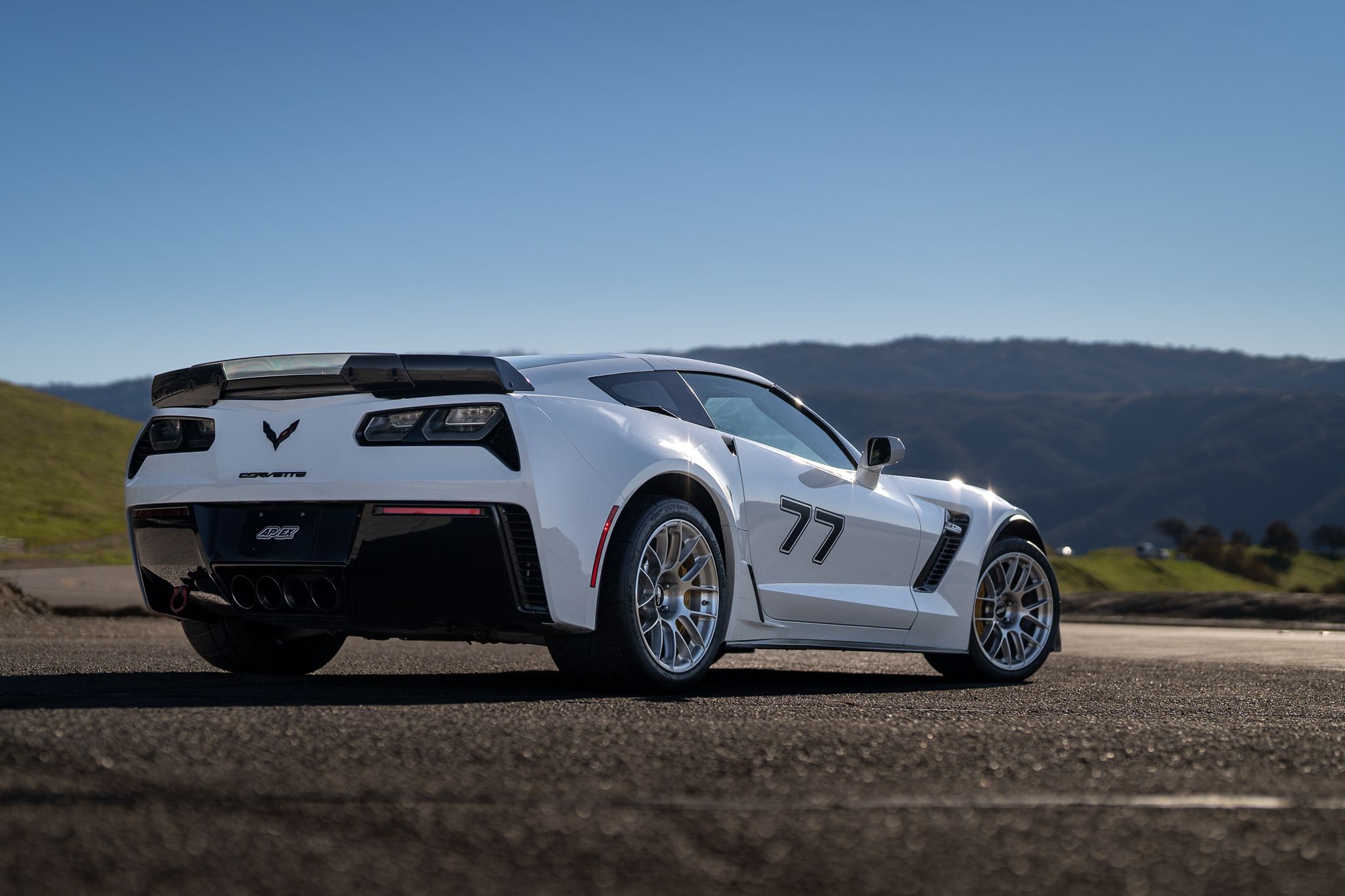 White Chevrolet C7 Corvette Z06 with 18" EC-7RS Apex wheels in Brushed Clear