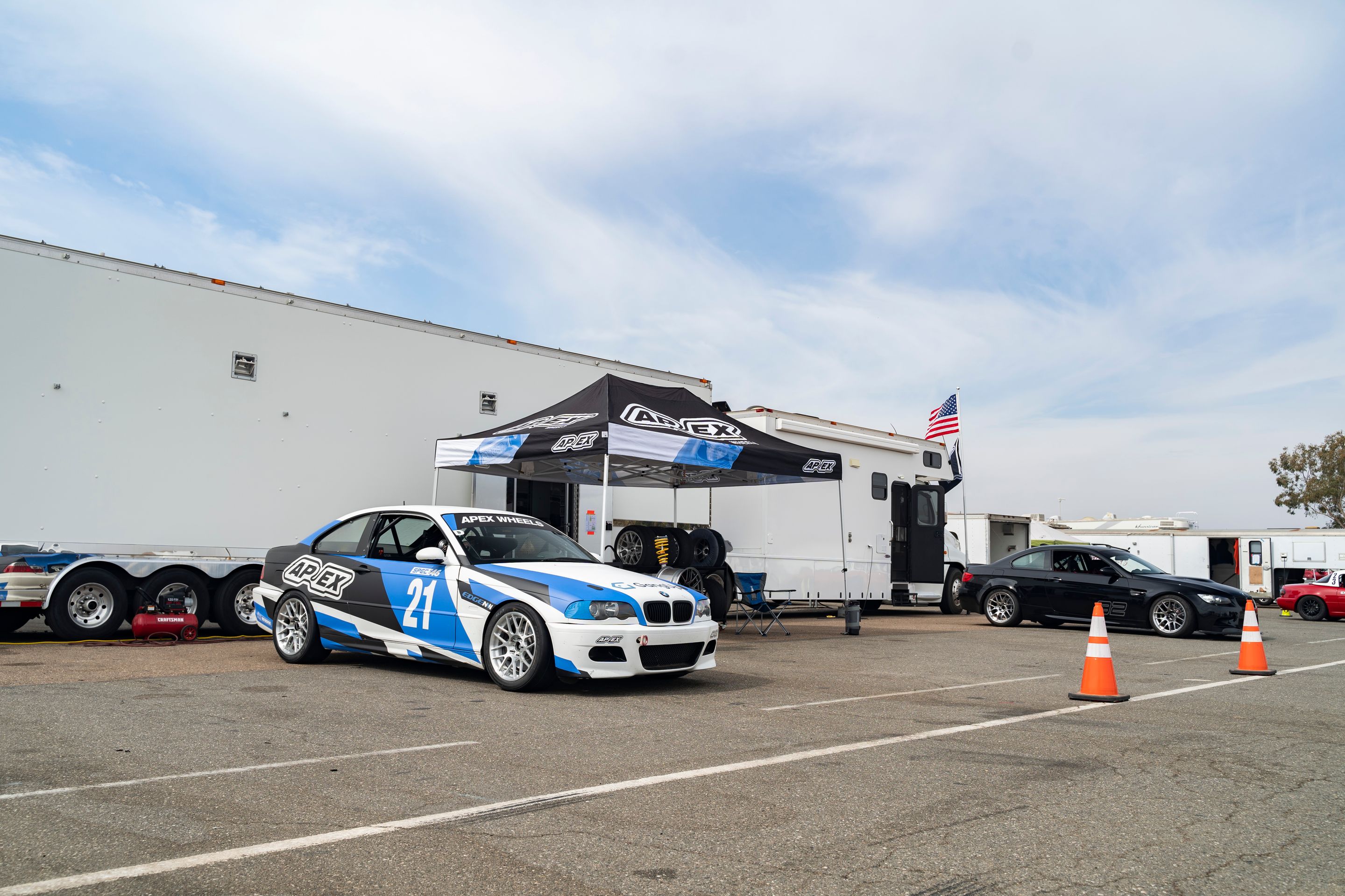 Race Livery BMW Spec E46 with 17" ARC-8R Apex wheels in Brushed Clear
