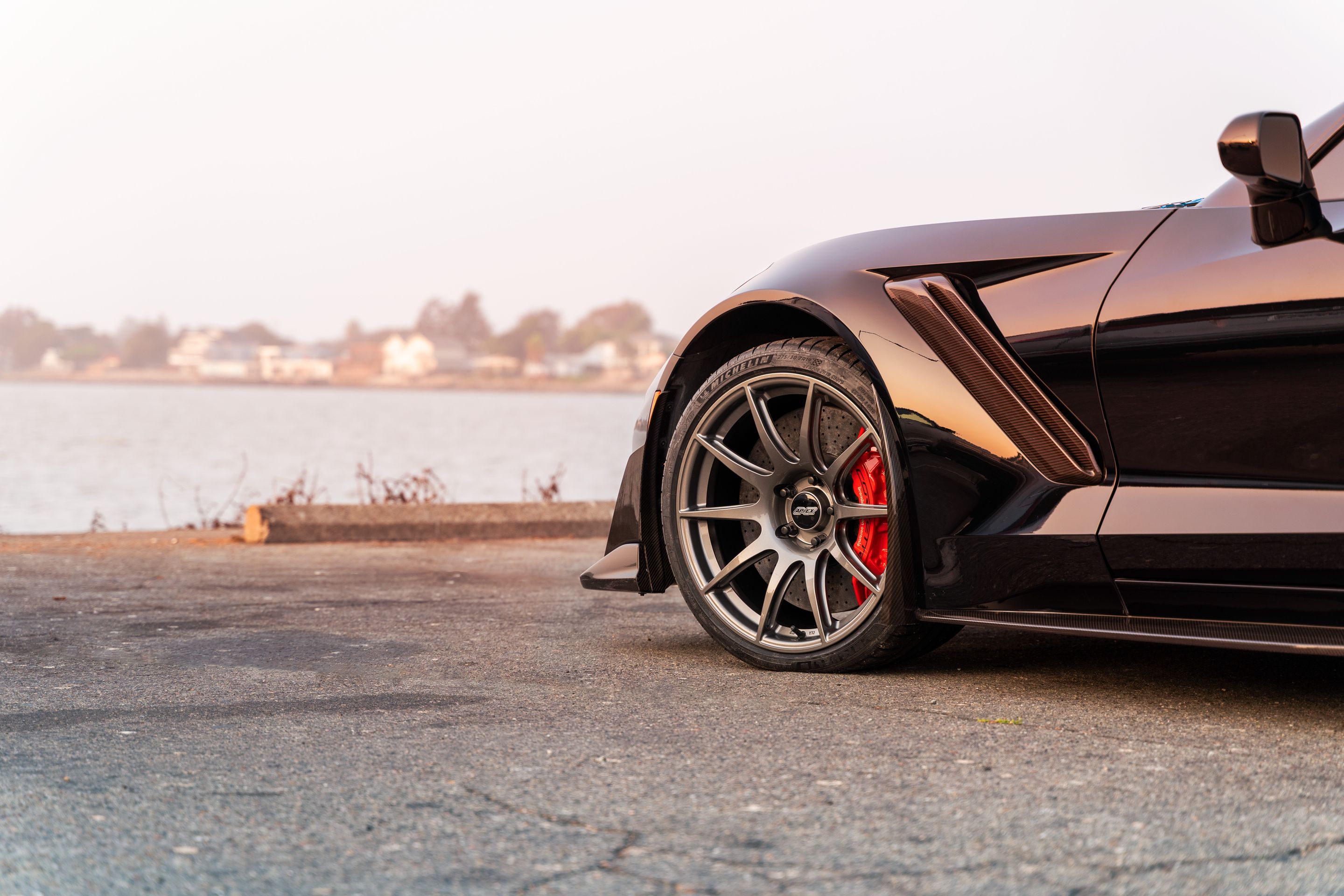 Black Chevrolet C7 Corvette Z06 with 19" SM-10 Apex wheels in Anthracite