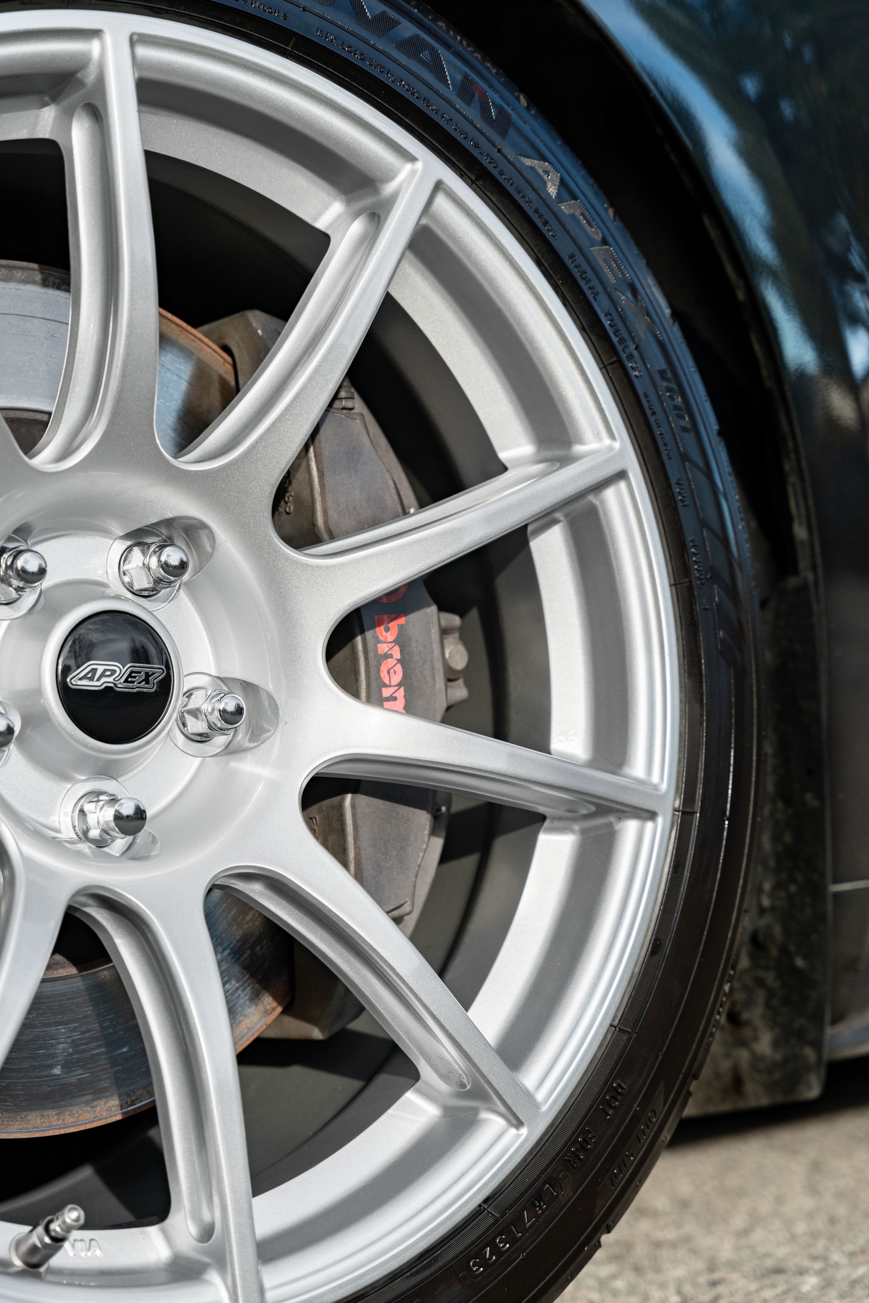 Green Ford S550 Mustang GT with 19" SM-10 Apex wheels in Race Silver