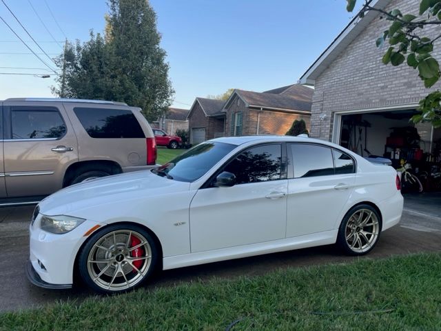 White BMW E90 LCI Sedan 3 Series with 19" VS-5RS Apex wheels in Motorsport Gold