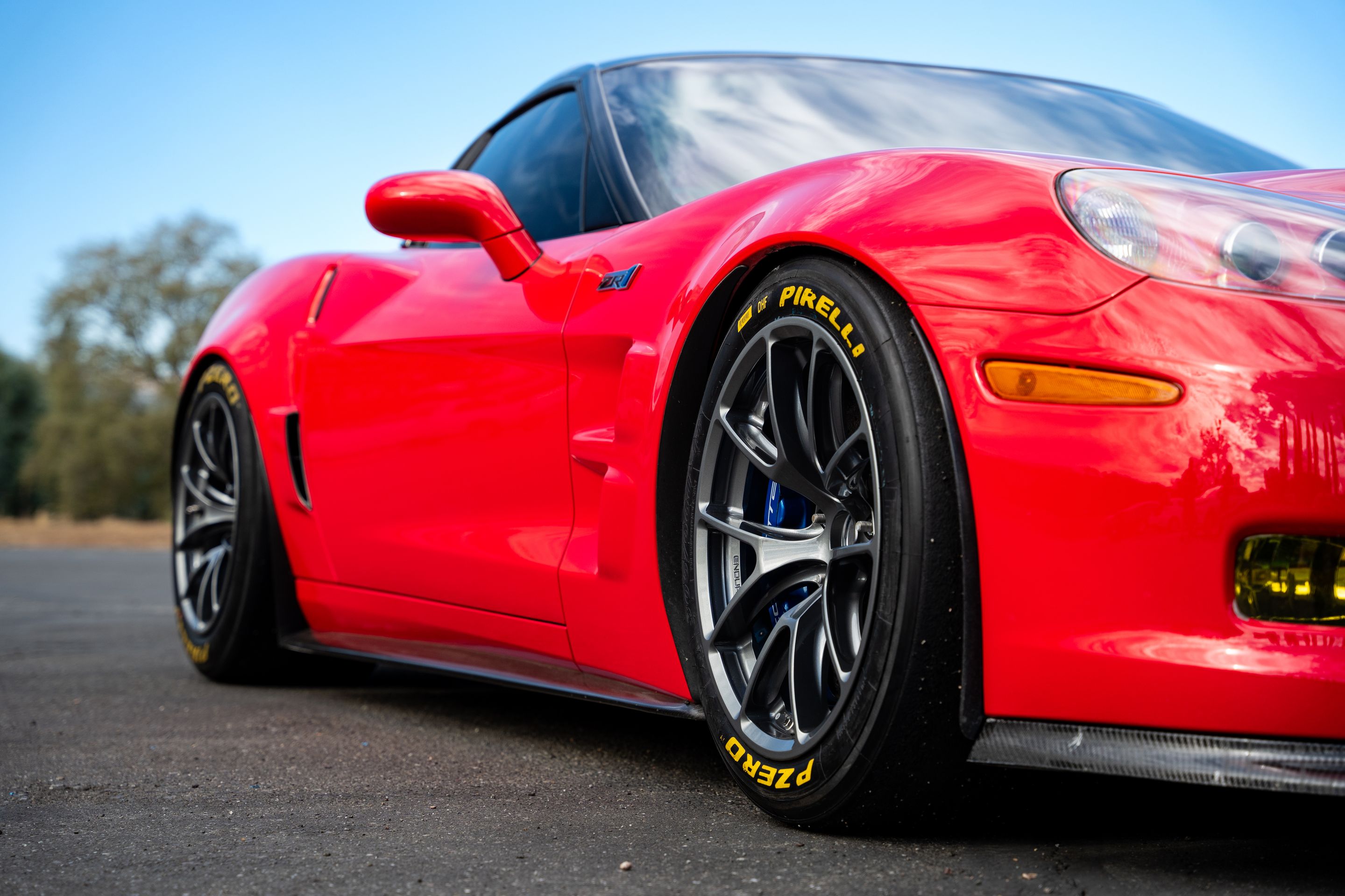 Red Chevrolet C6 Corvette ZR-1 with 18" VS-5RE Apex wheels in Anthracite