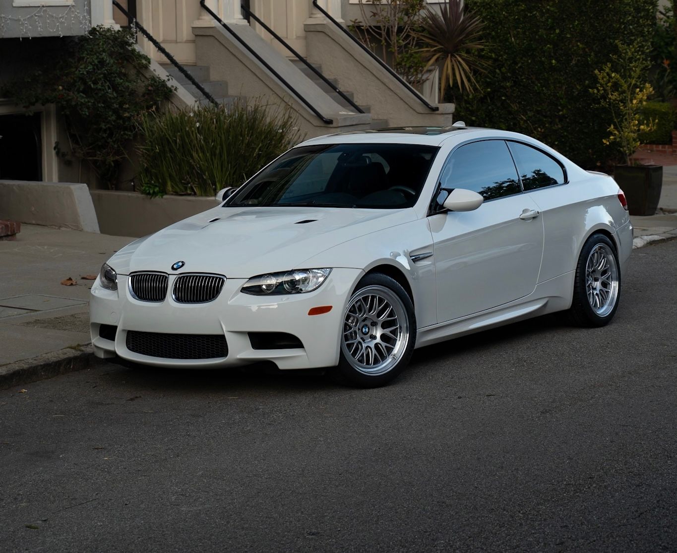 White BMW E92 Coupe M3 with 18" ML-10RT Apex wheels in Machined Lip Race Silver