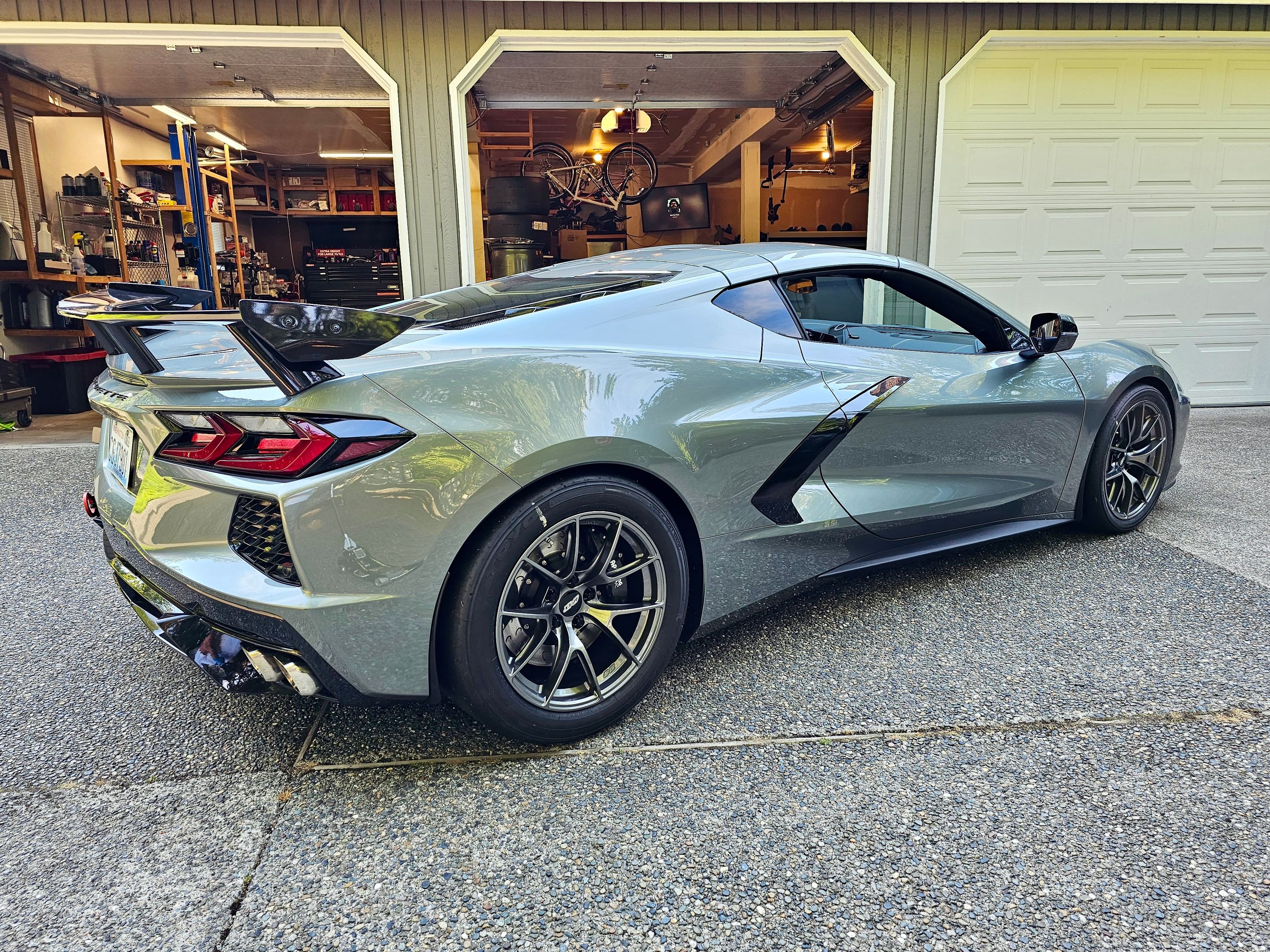Grey Chevrolet C8 Corvette Stingray/Z51 with 18" VS-5RS Apex wheels in Anthracite
