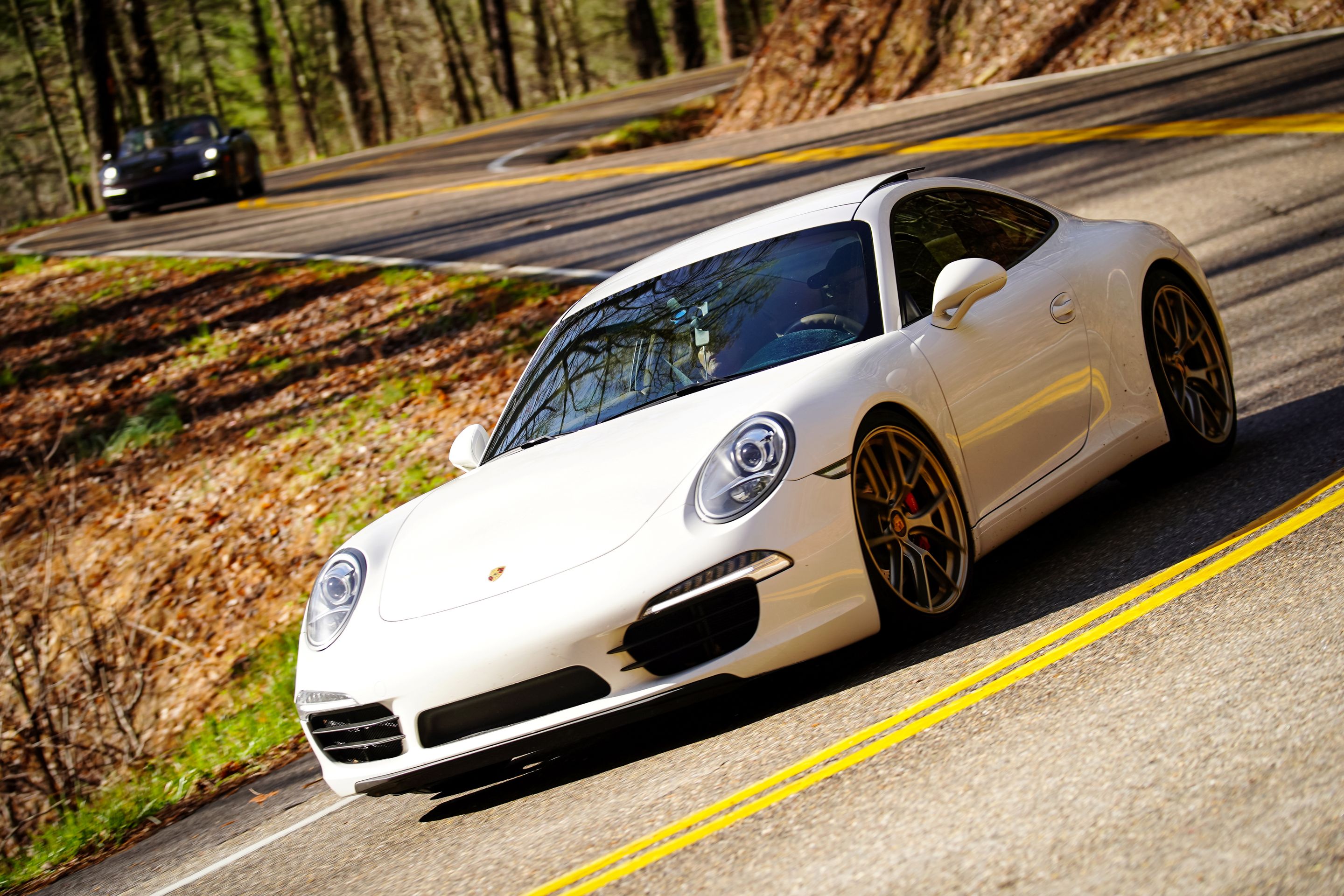 White Porsche 911 991.1 Carrera S with 20" VS-5RS Apex wheels in Motorsport Gold