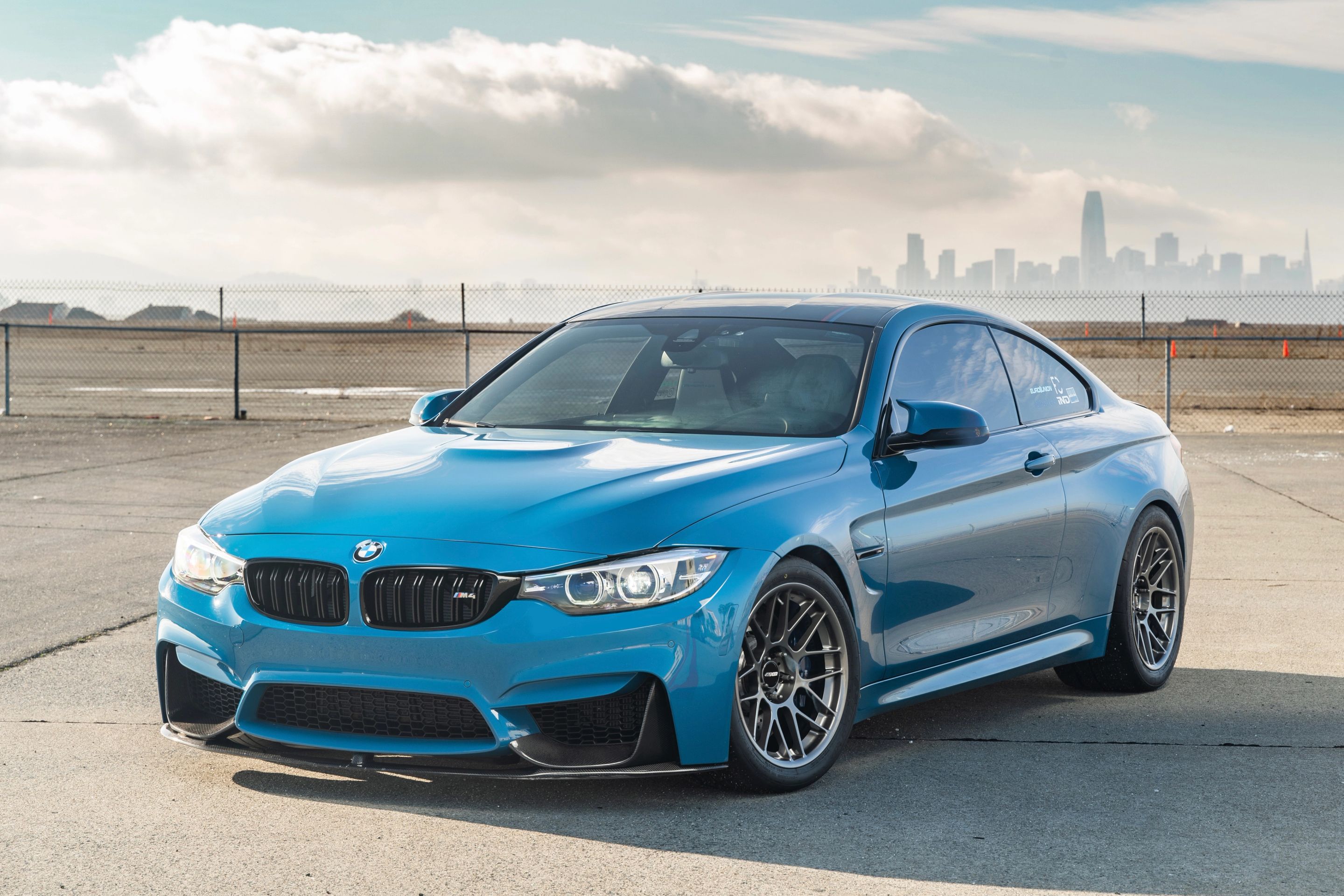 Blue BMW F82 Coupe M4 with 18" ARC-8 Apex wheels in Anthracite
