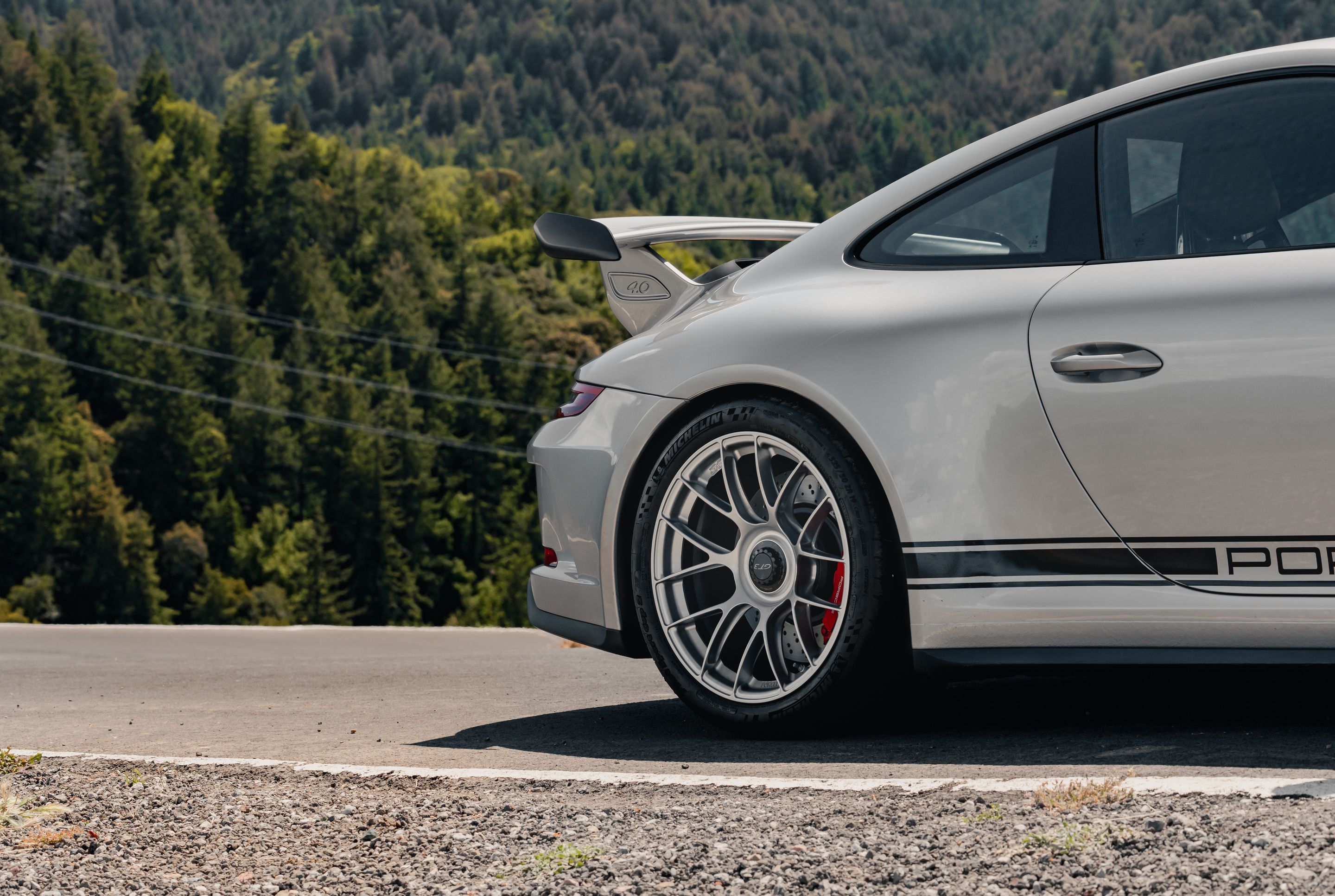 Silver Porsche 911 991.2 GT3 with 19" EC-7RS Apex wheels in Race Silver