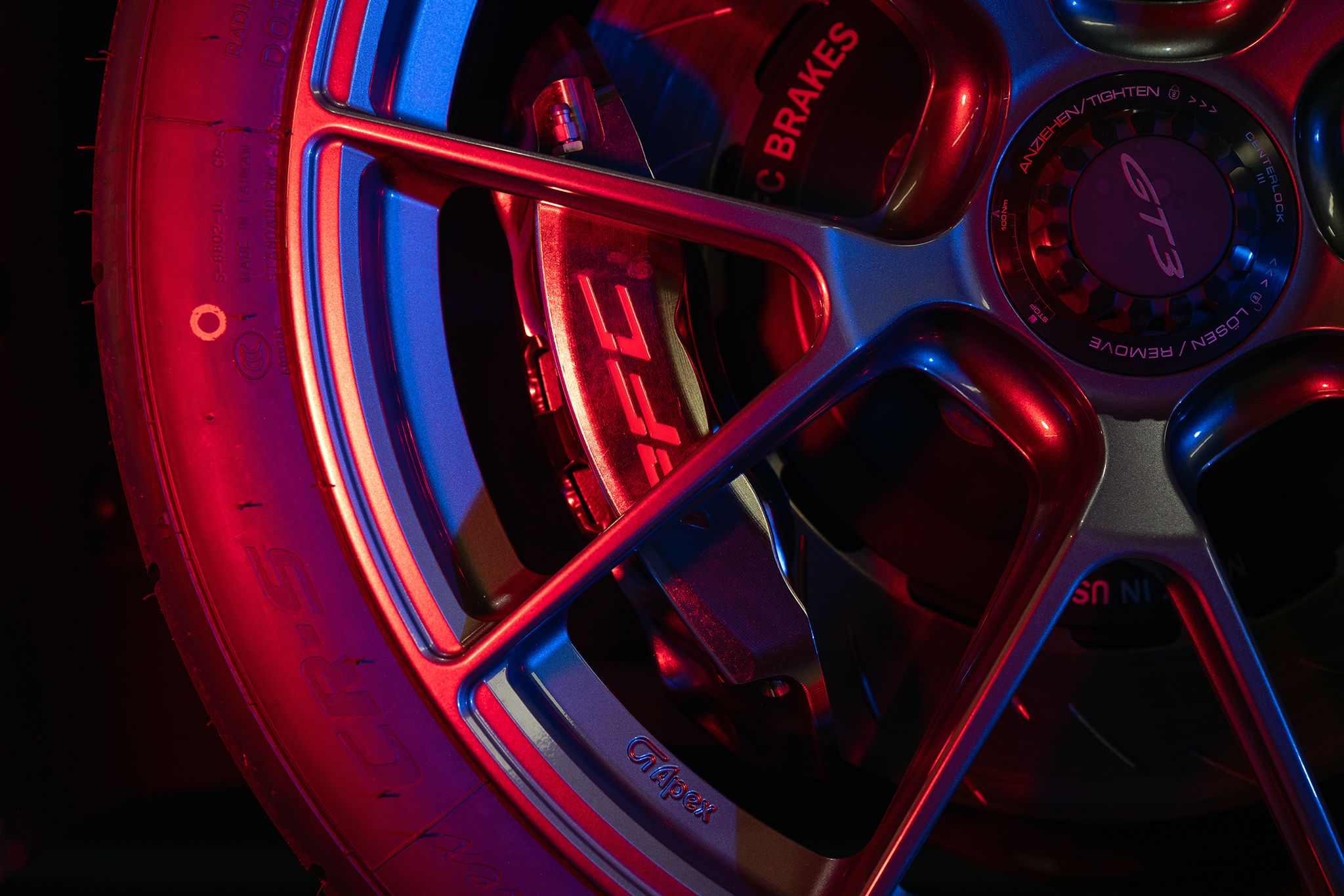 Grey Porsche 911 992.1 GT3 with 20"/21" VS-5RS Apex wheels in Anthracite