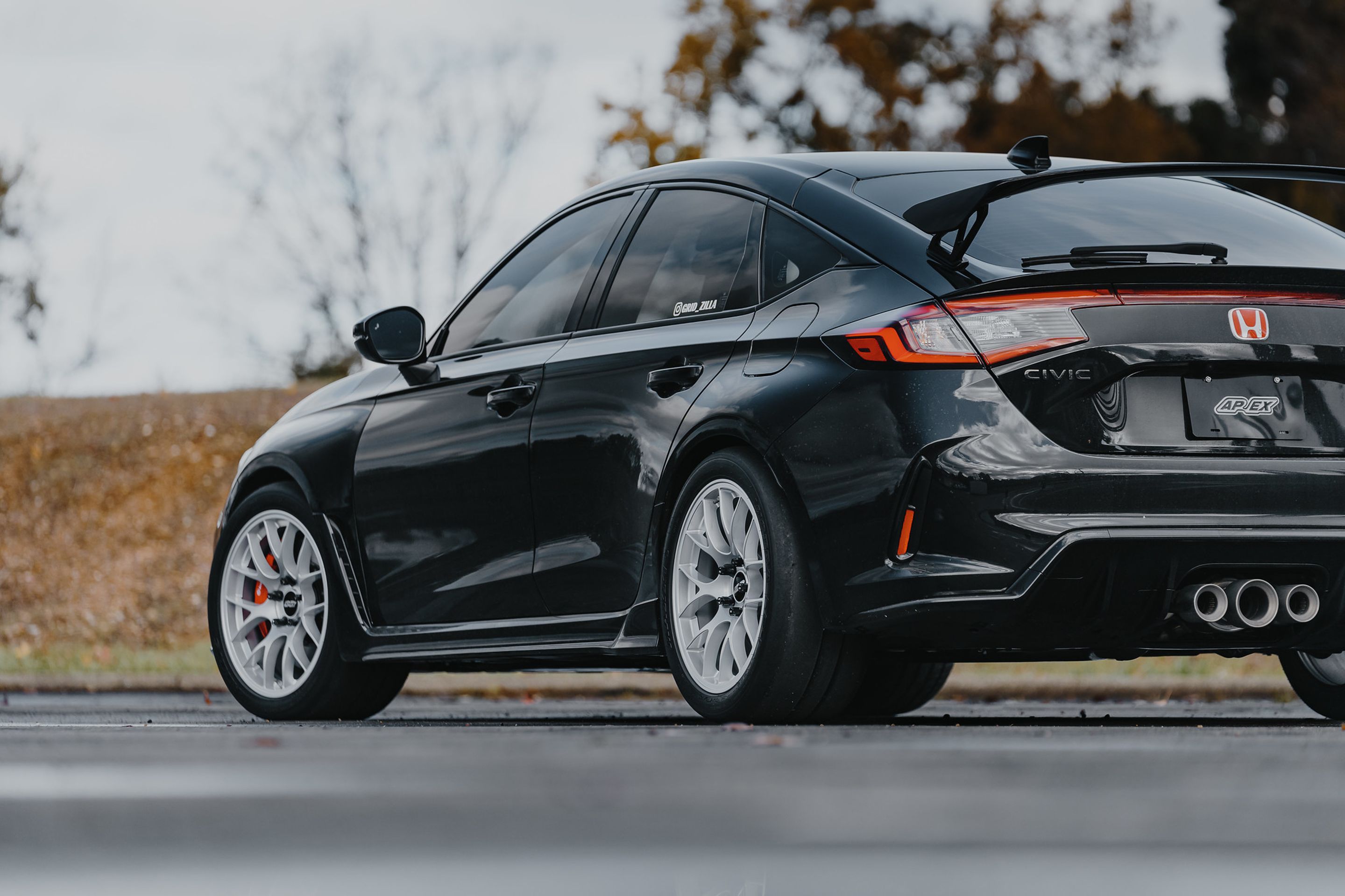 Black Honda FL5 Civic Type-R with 18" EC-7 Apex wheels in Race Silver