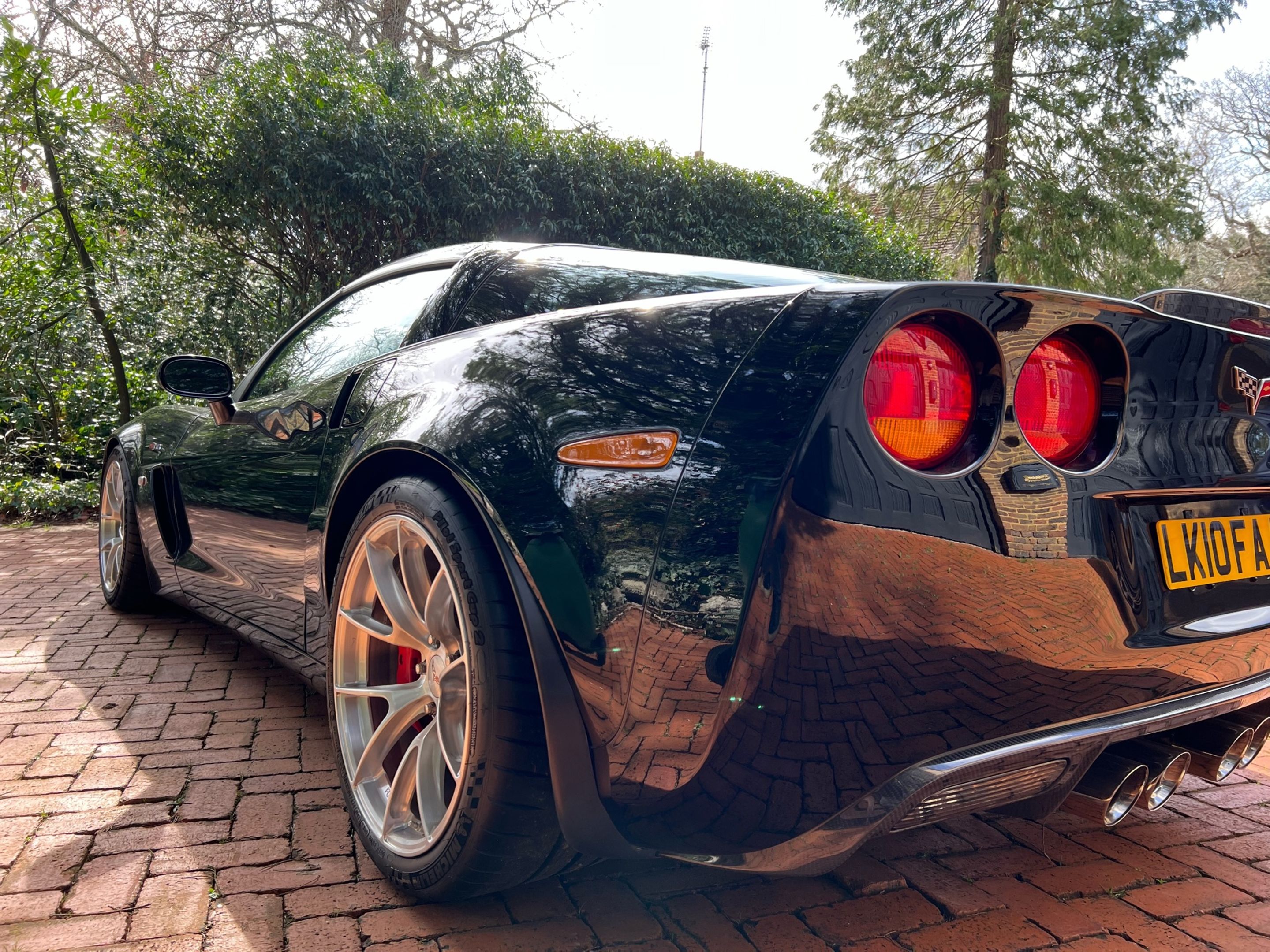 Black Chevrolet C6 Corvette Z06 with 18"/19" VS-5RS Apex wheels in Brushed Clear