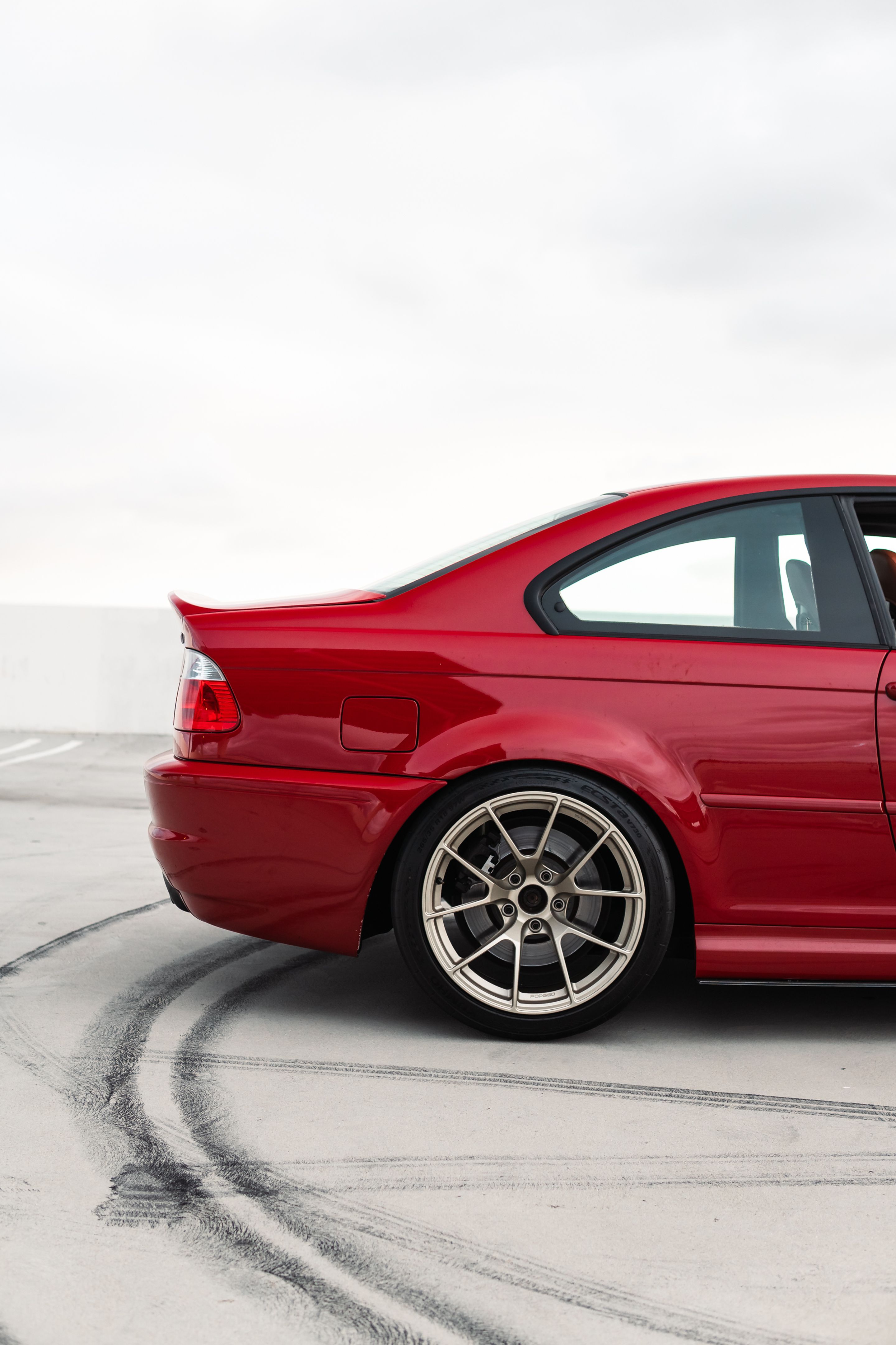 Red BMW E46 M3 with 18" VS-5RS Apex wheels in Motorsport Gold